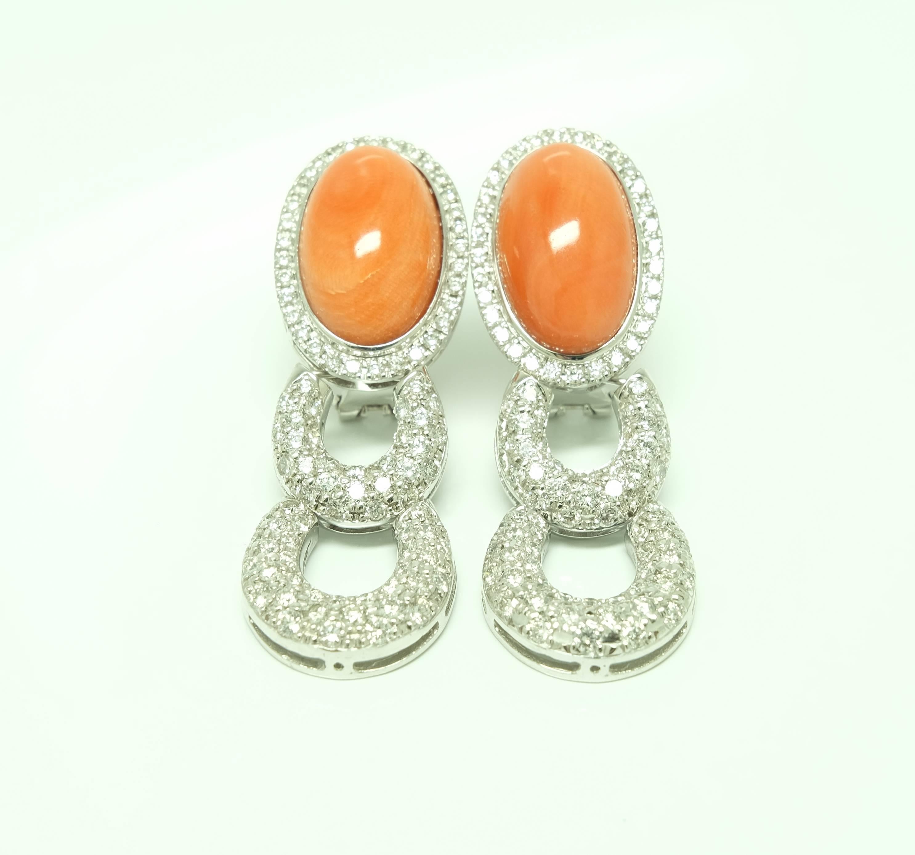 Coral Diamond White Gold Clip-On Ear Pendants Earrings In Excellent Condition For Sale In Madrid, ES