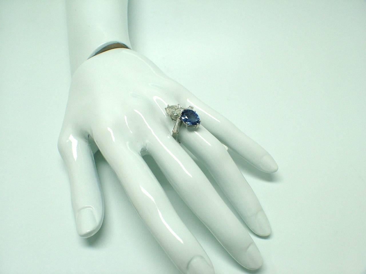 Toi et Moi Sapphire Diamond Gold Engagement Ring For Sale 3