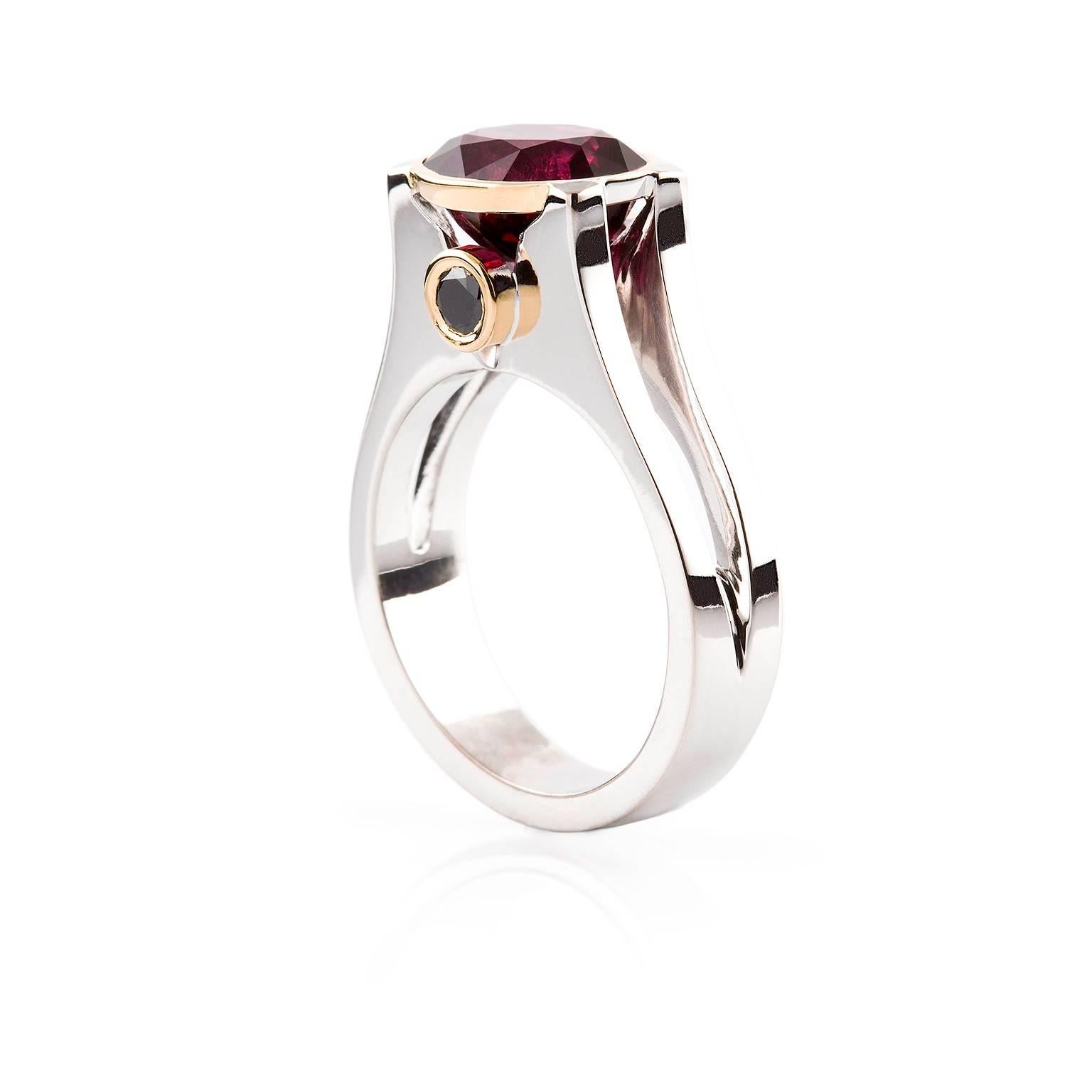 Rosa & Nero Ring

The exquisite  18 carat two tone gold ring features a stunning rhodolite garnet and black diamond pair. All chenier settings are made of 18ct yellow gold atop the split and upswept white gold band.

Oval faceted rhodolite garnet: