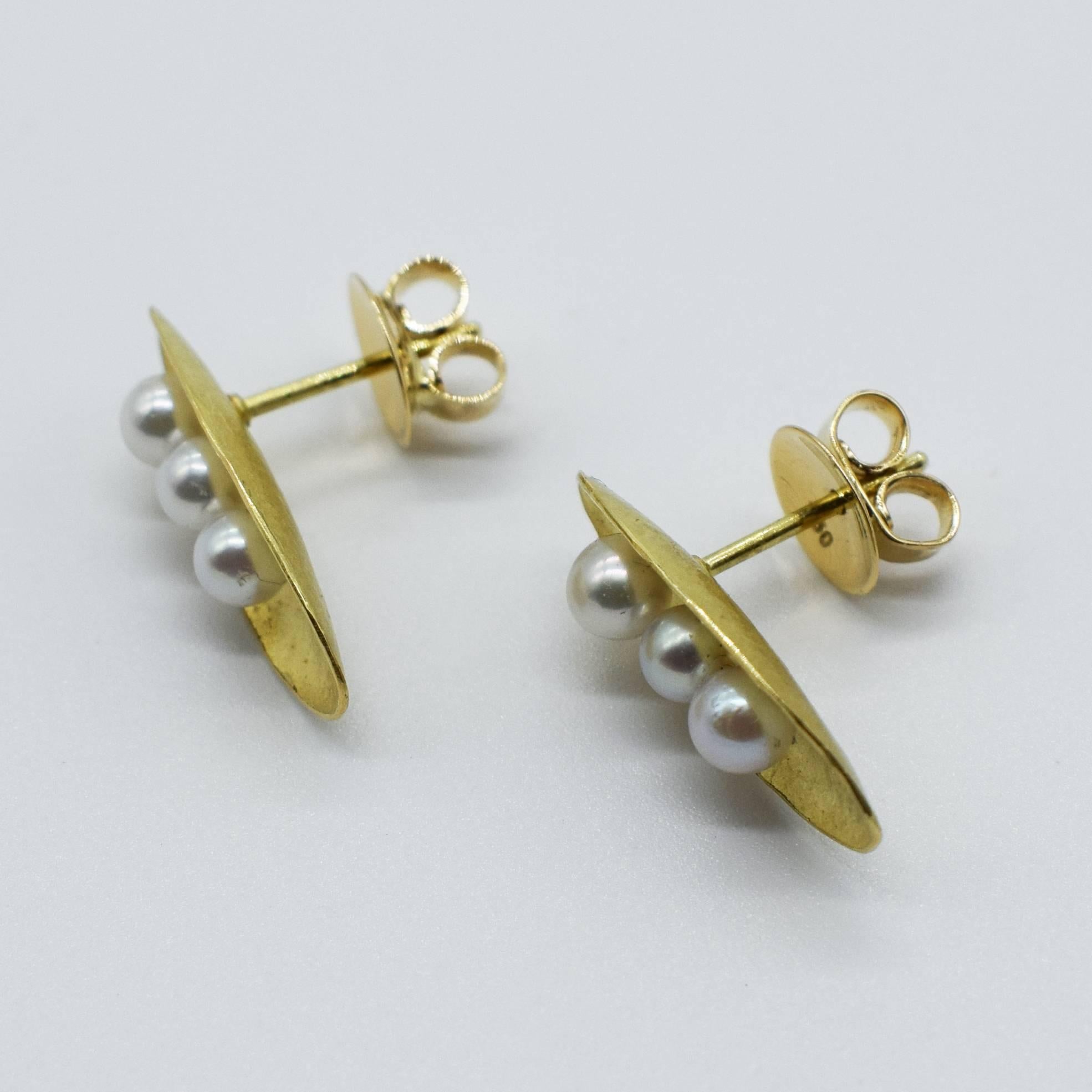 Kayo Saito Akoya Pearls 18 Karat Gold Stud Earrings, Pearls in Peapod In New Condition In Canterbury, Kent