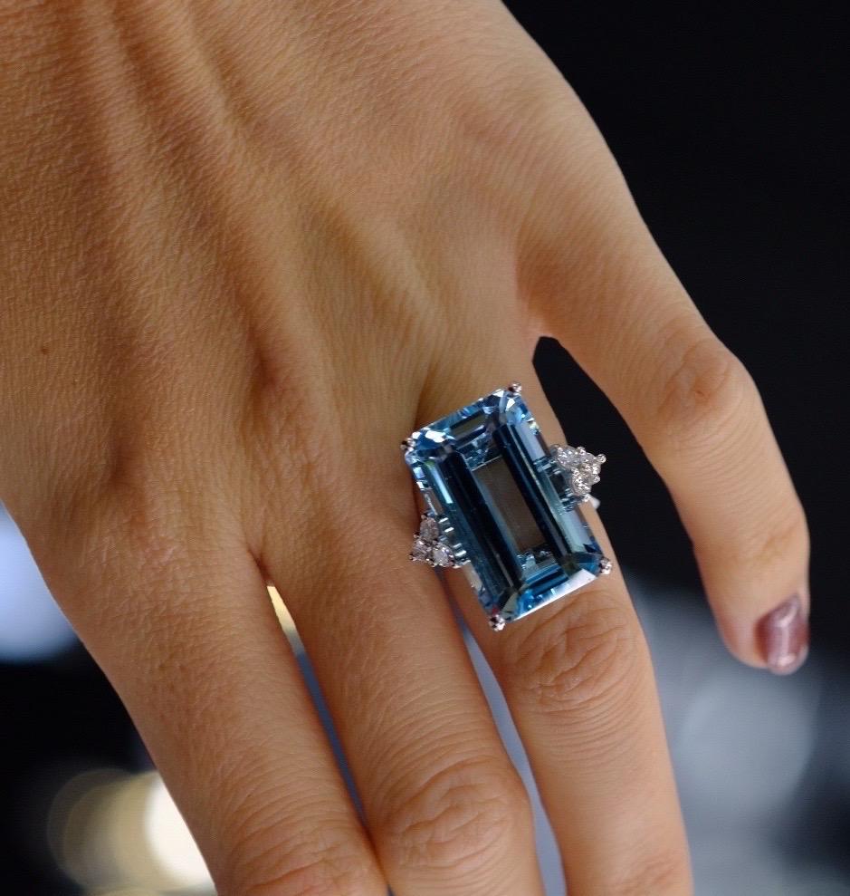 25 Karat Blauer Aquamarin, Diamant Platin Ring im Zustand „Neu“ in New York, NY