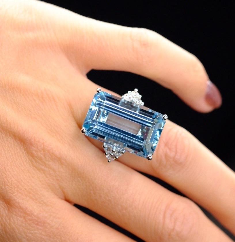 Modern 25 Carat Blue Aquamarine, Diamond Platinum Ring