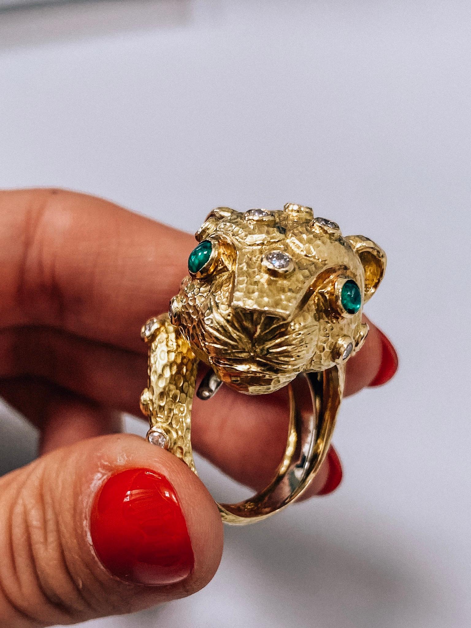 David Webb Leopard 18 Karat Yellow Gold Green Emeralds, Diamonds Ring For Sale 2
