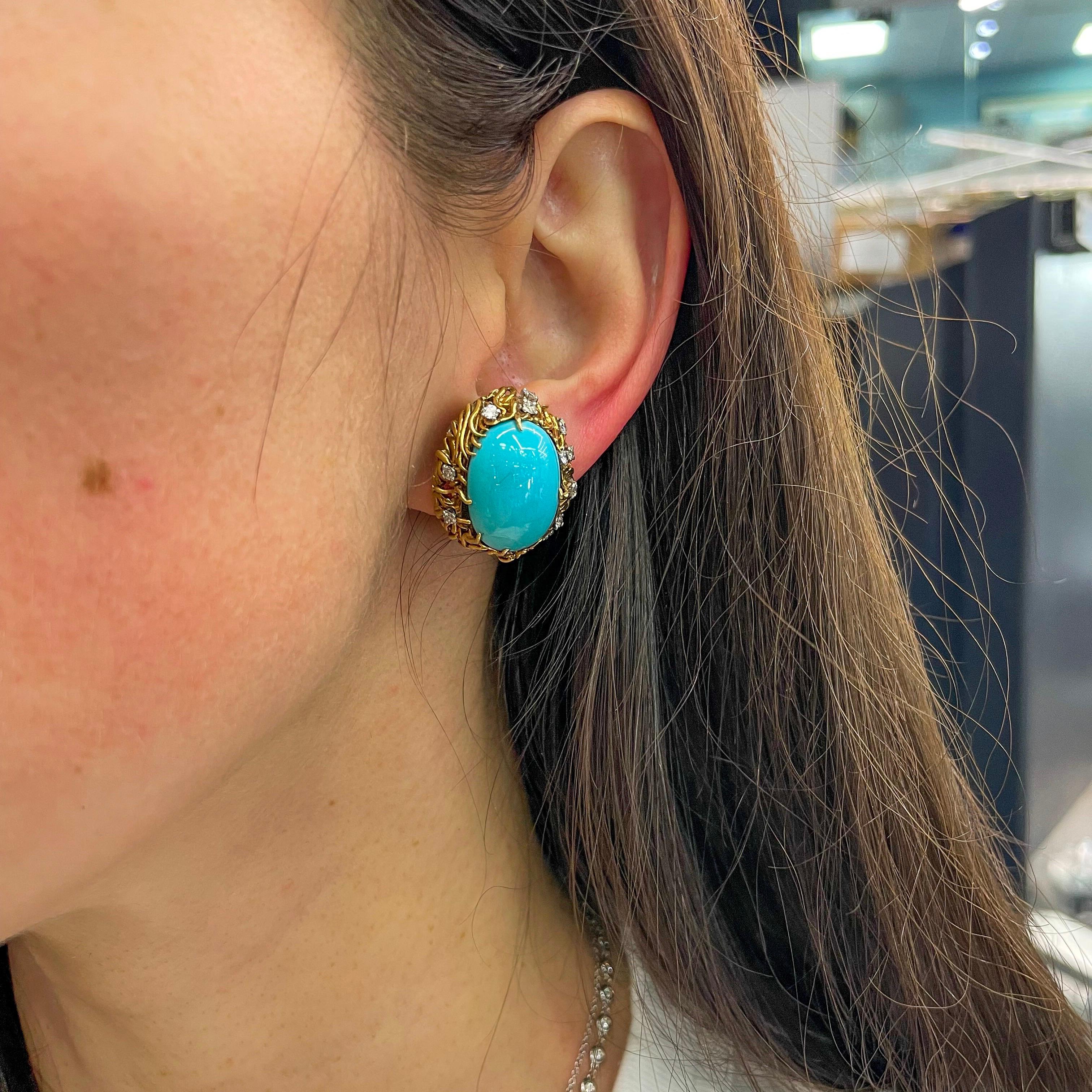 David Webb Turquoise and Diamond Oval Clip-On Gold Earrings In Good Condition For Sale In New York, NY
