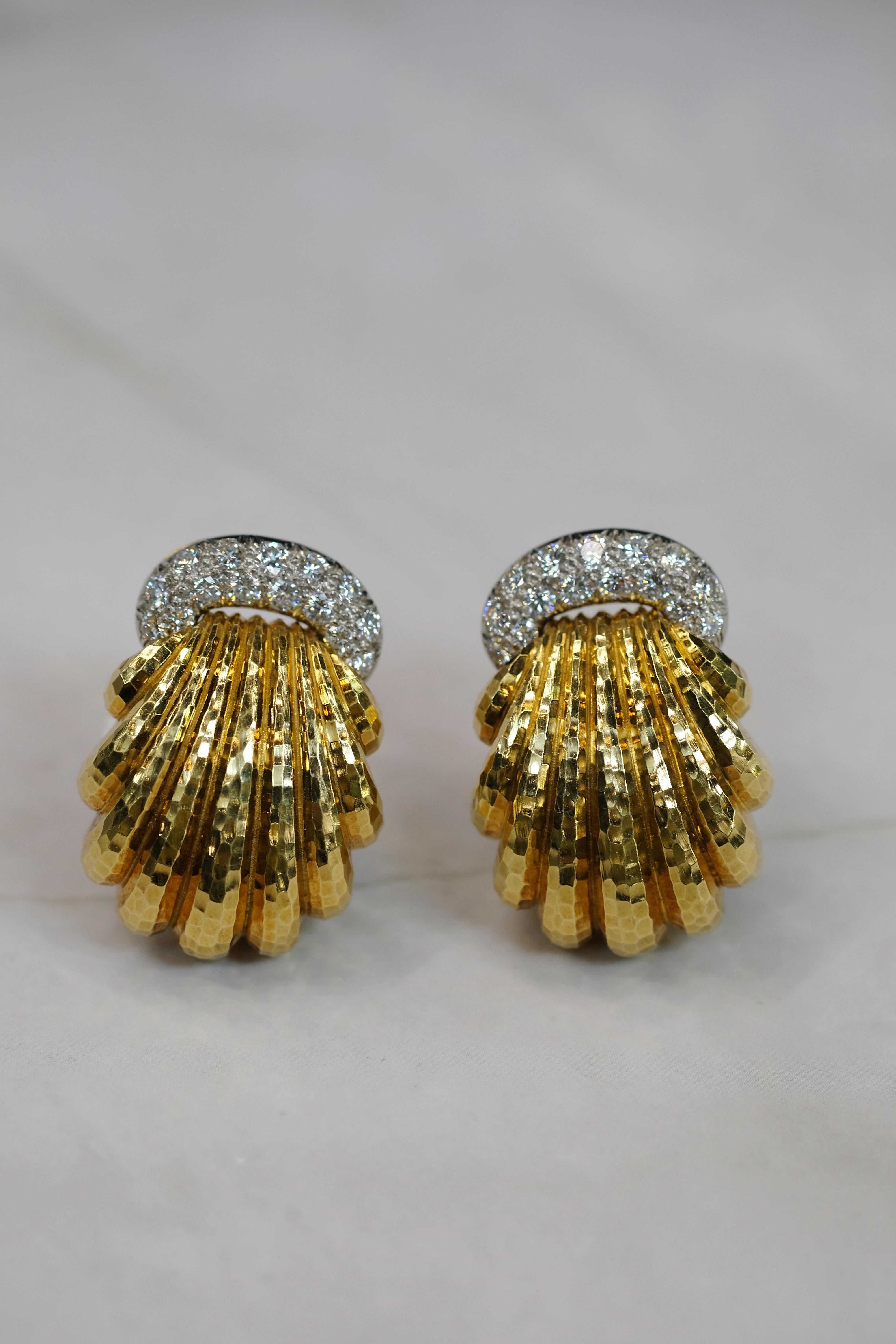 David Webb 18K Yellow Gold And Diamond Shell Style Clip Earrings For Sale 1