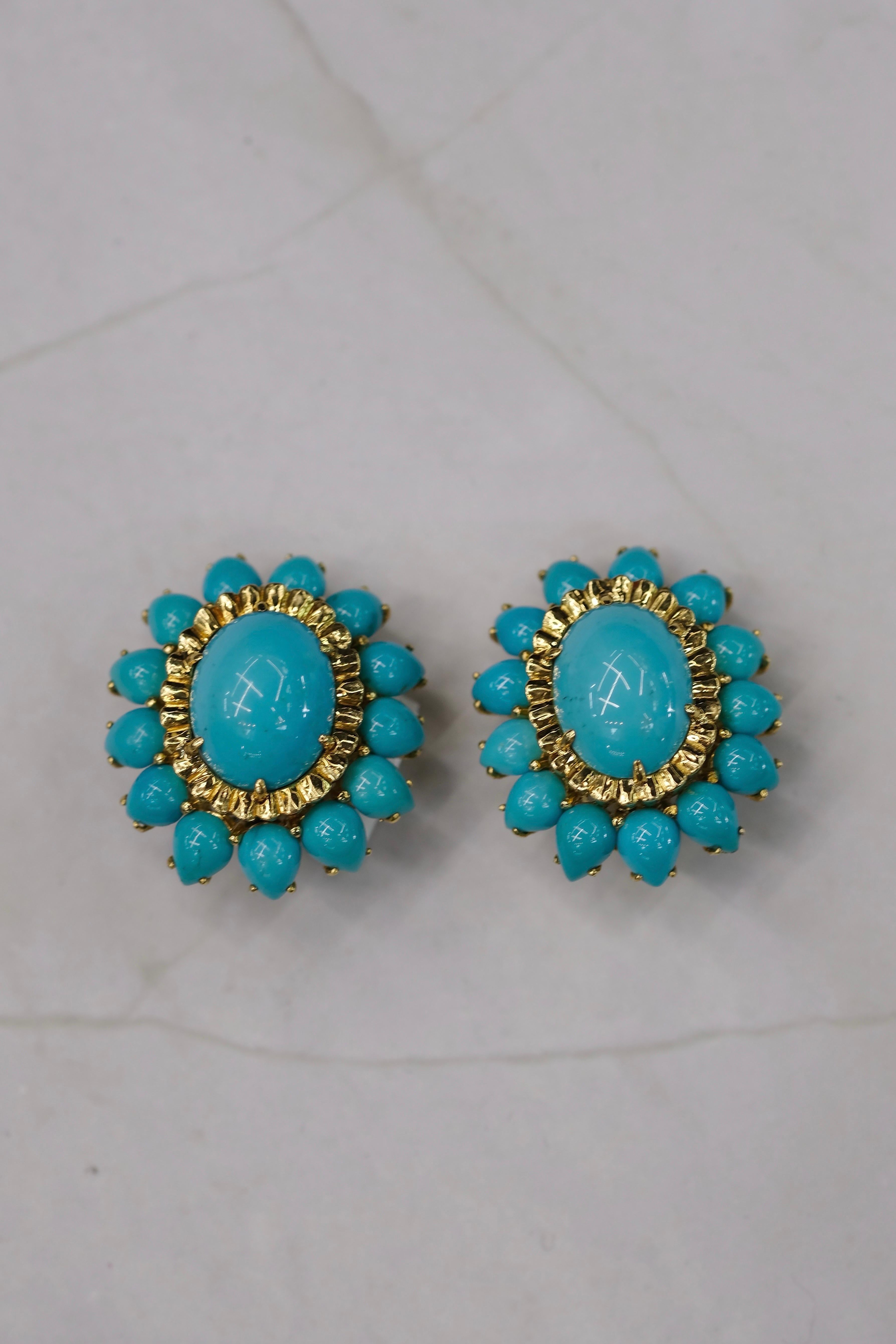 David Webb - Boucles d'oreilles à clip en or jaune 18 carats avec fleur en turquoise taillée en cabochon Pour femmes en vente