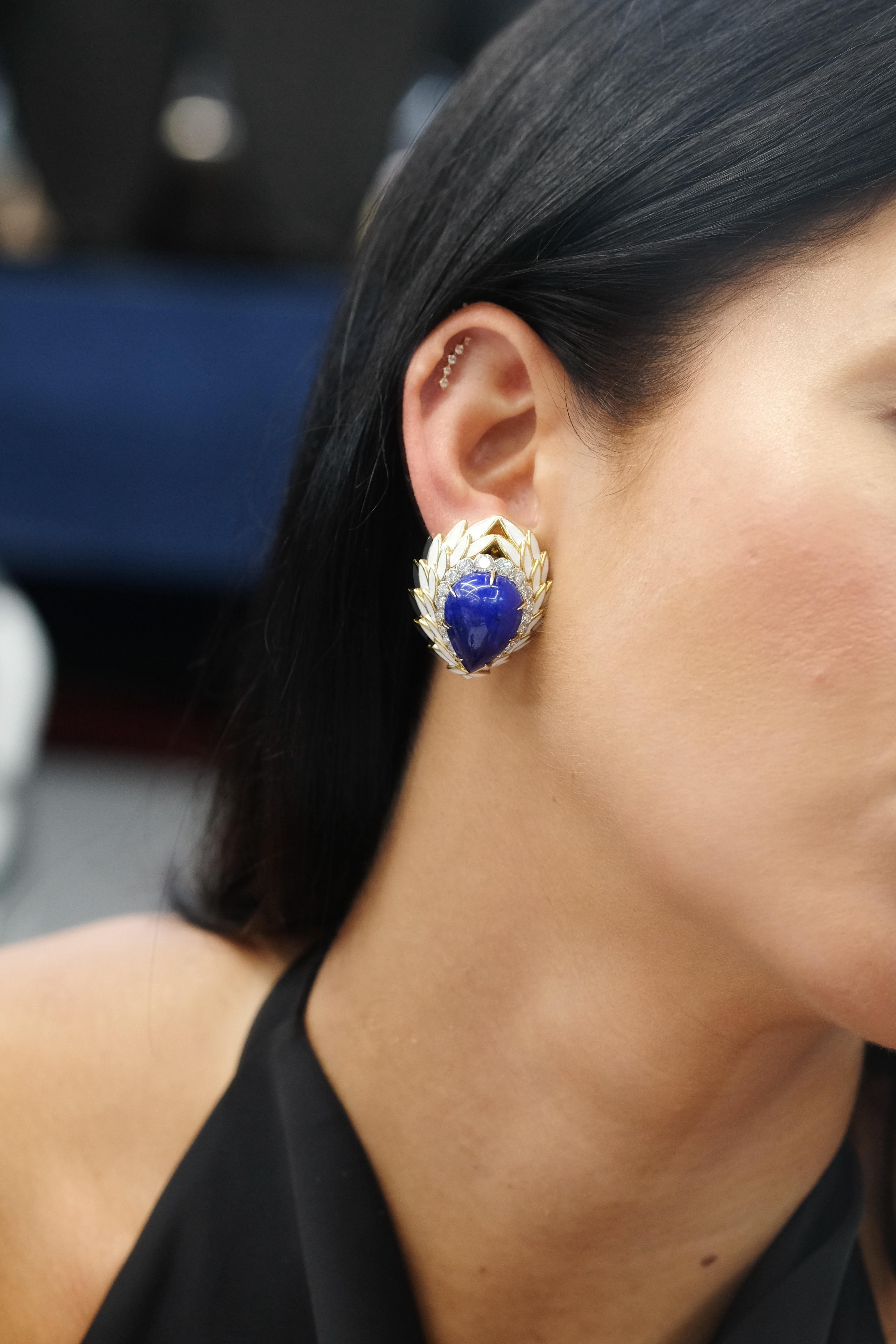 Donna David Webb Orecchini con Lapis blu, diamanti e smalto bianco in vendita