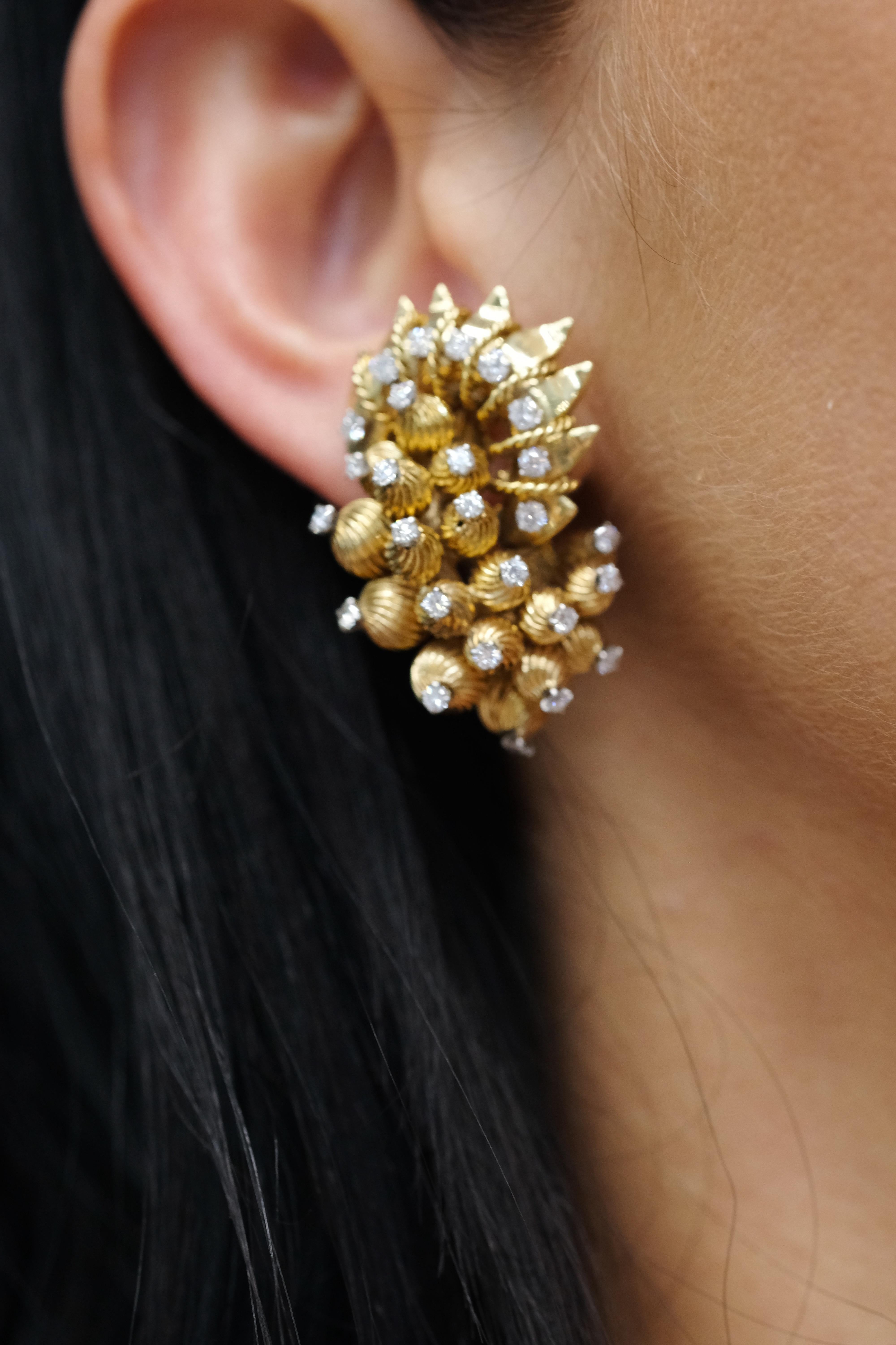 Women's or Men's David Webb Yellow Gold Sculpted Set with Round Diamonds Earrings For Sale