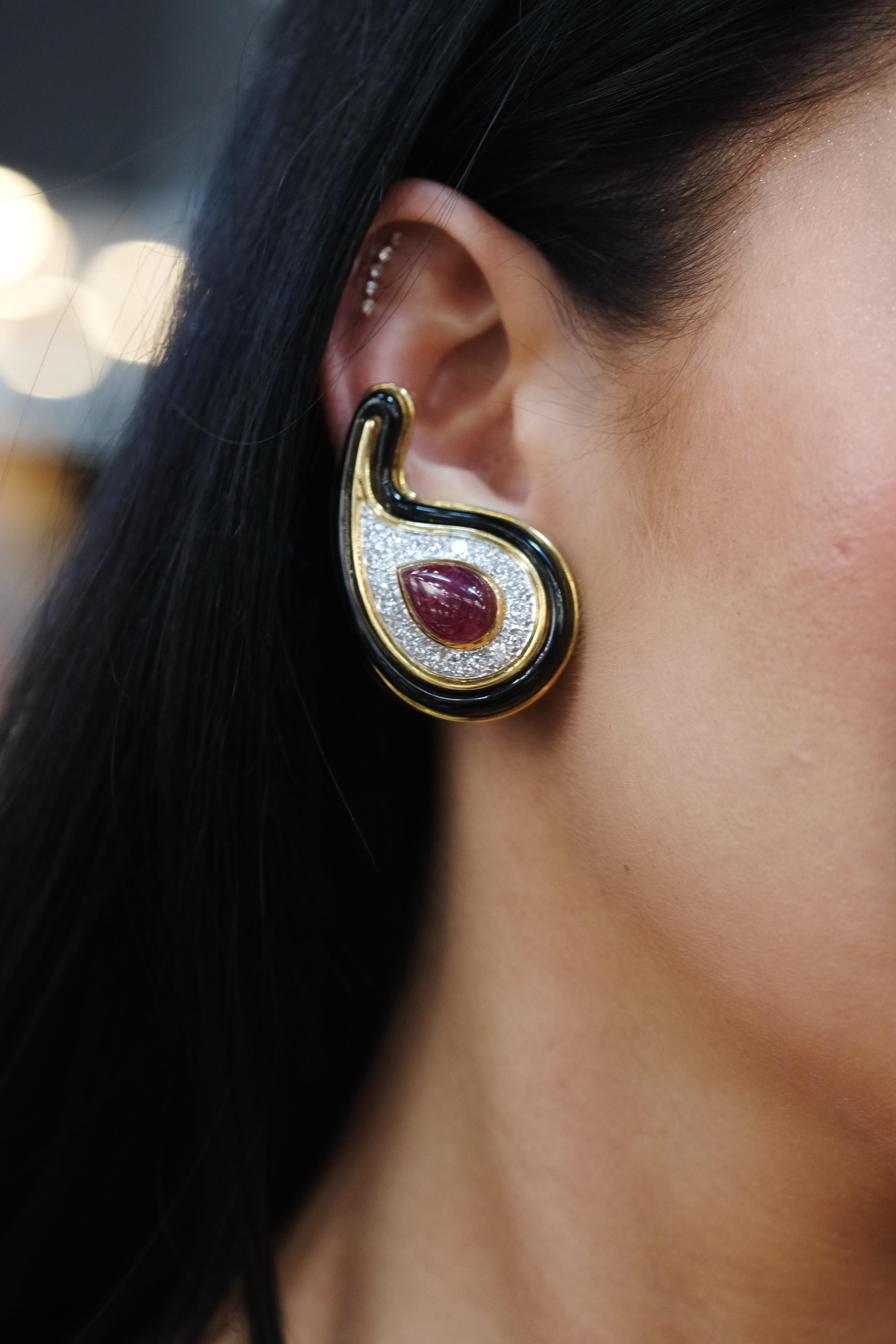 David Webb 18K Yellow Gold Black Enamel Diamond And Ruby Clip On Earrings For Sale 1