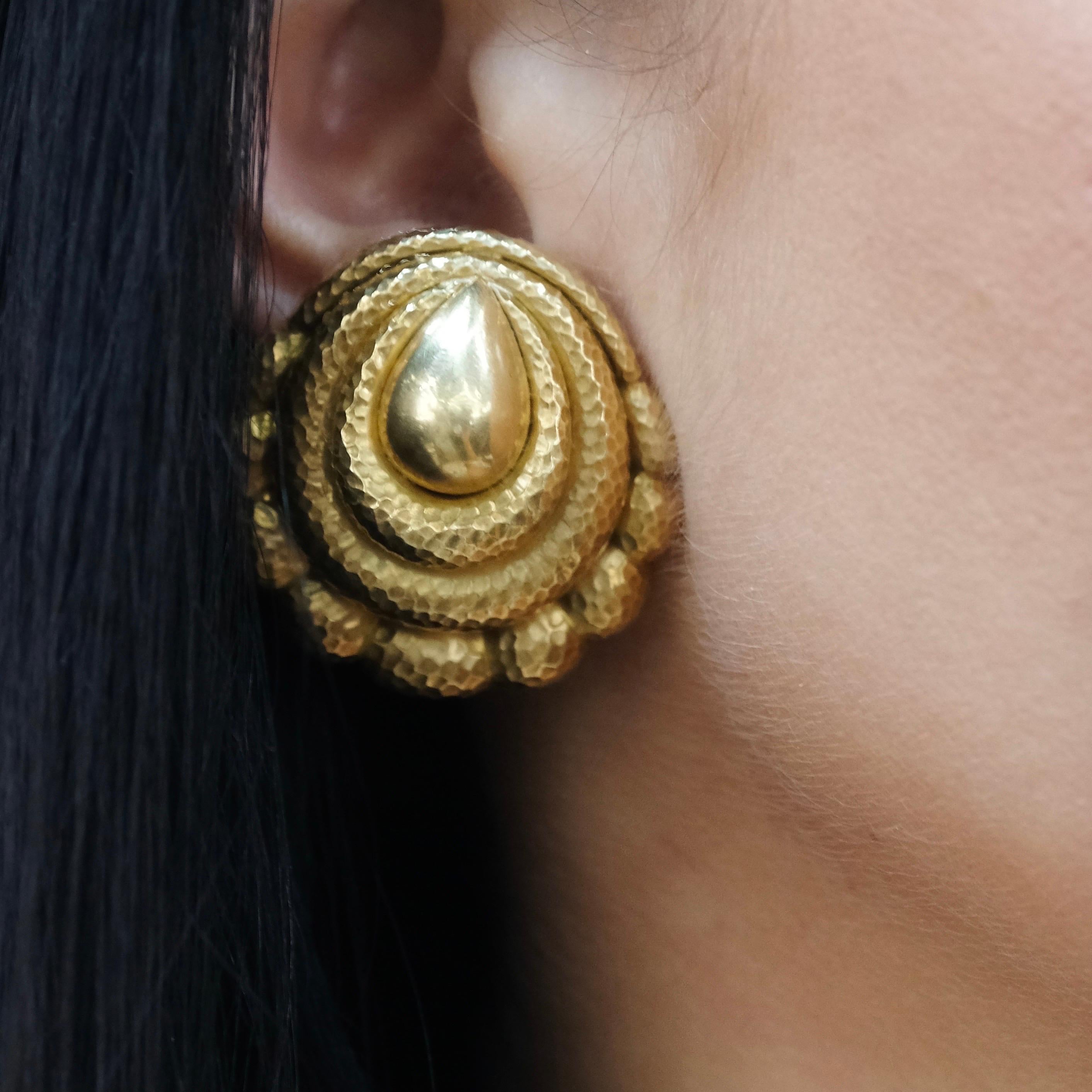 David Webb 18K Yellow Gold Scrolled Textured Clip Earrings For Sale 4