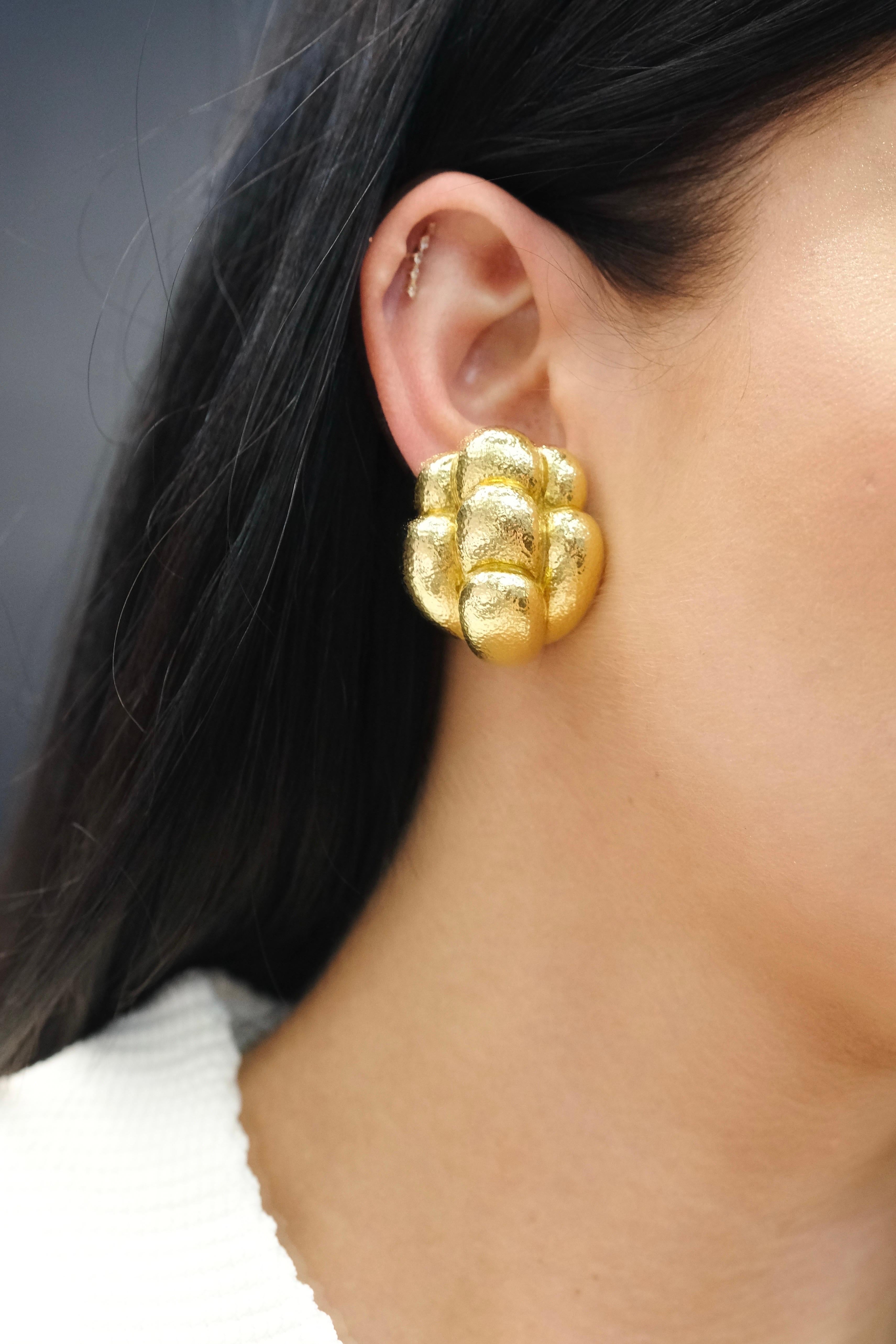 David Webb 18K Yellow Gold Of Lobed Textured Clip Earrings For Sale 1