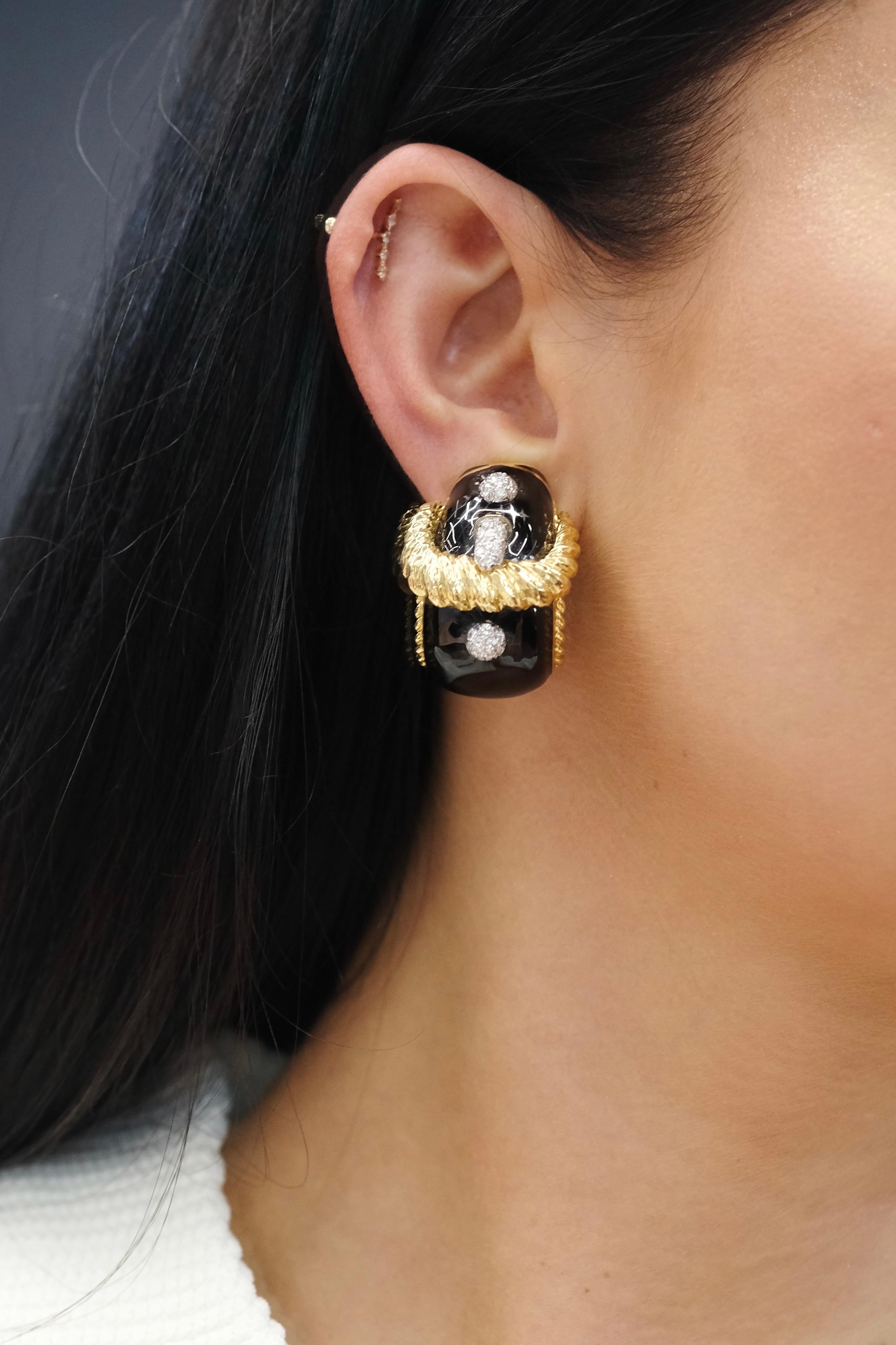 David Webb - Boucles d'oreilles en platine et or jaune 18 carats avec diamants et émail noir en vente 1