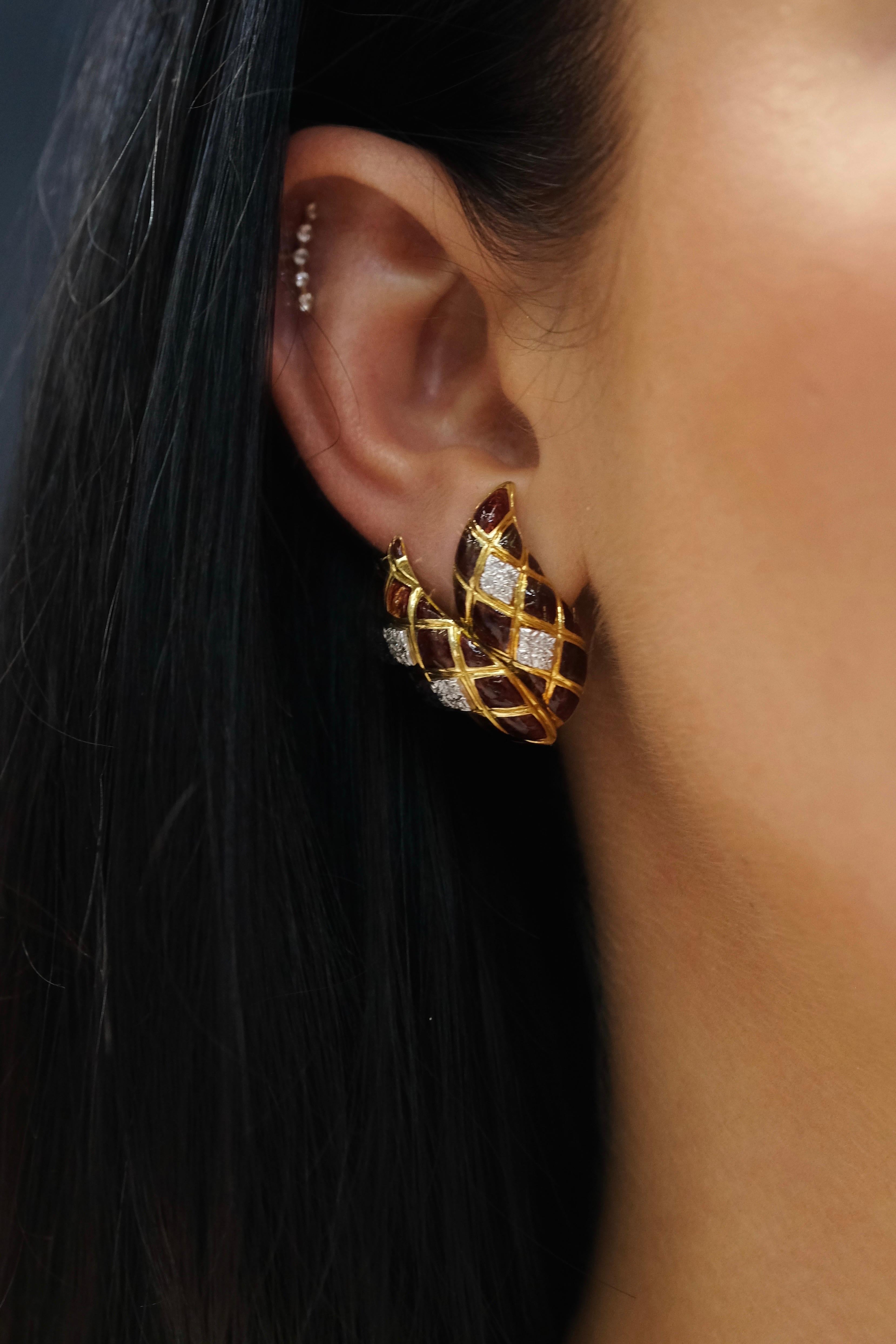 David Webb, orecchini a clip in oro giallo 18k con motivo a scacchiera a doppia foglia in vendita 1