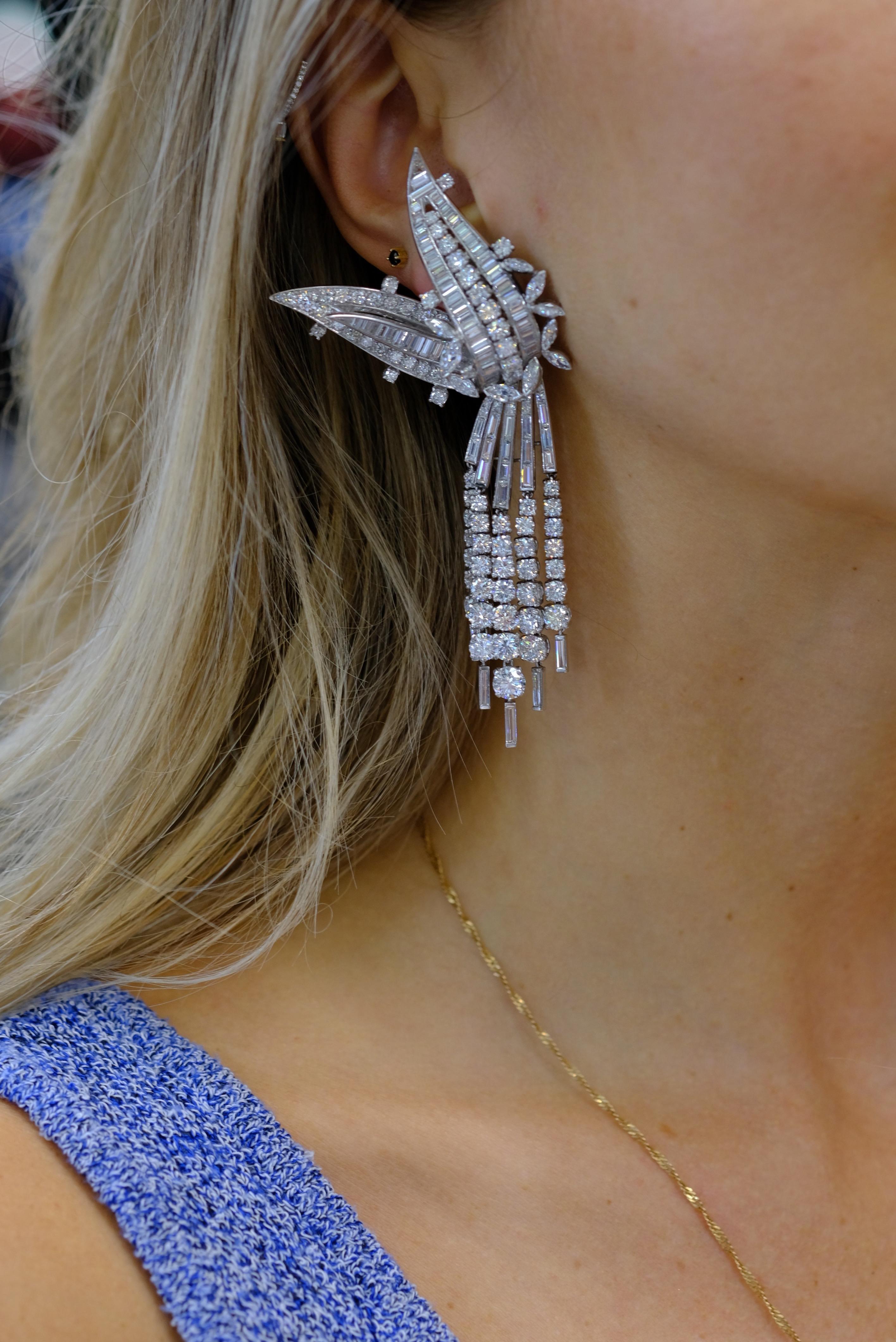 David Webb 50 Karat Spektakuläre Statement-Diamant-Ohrringe im Angebot 1