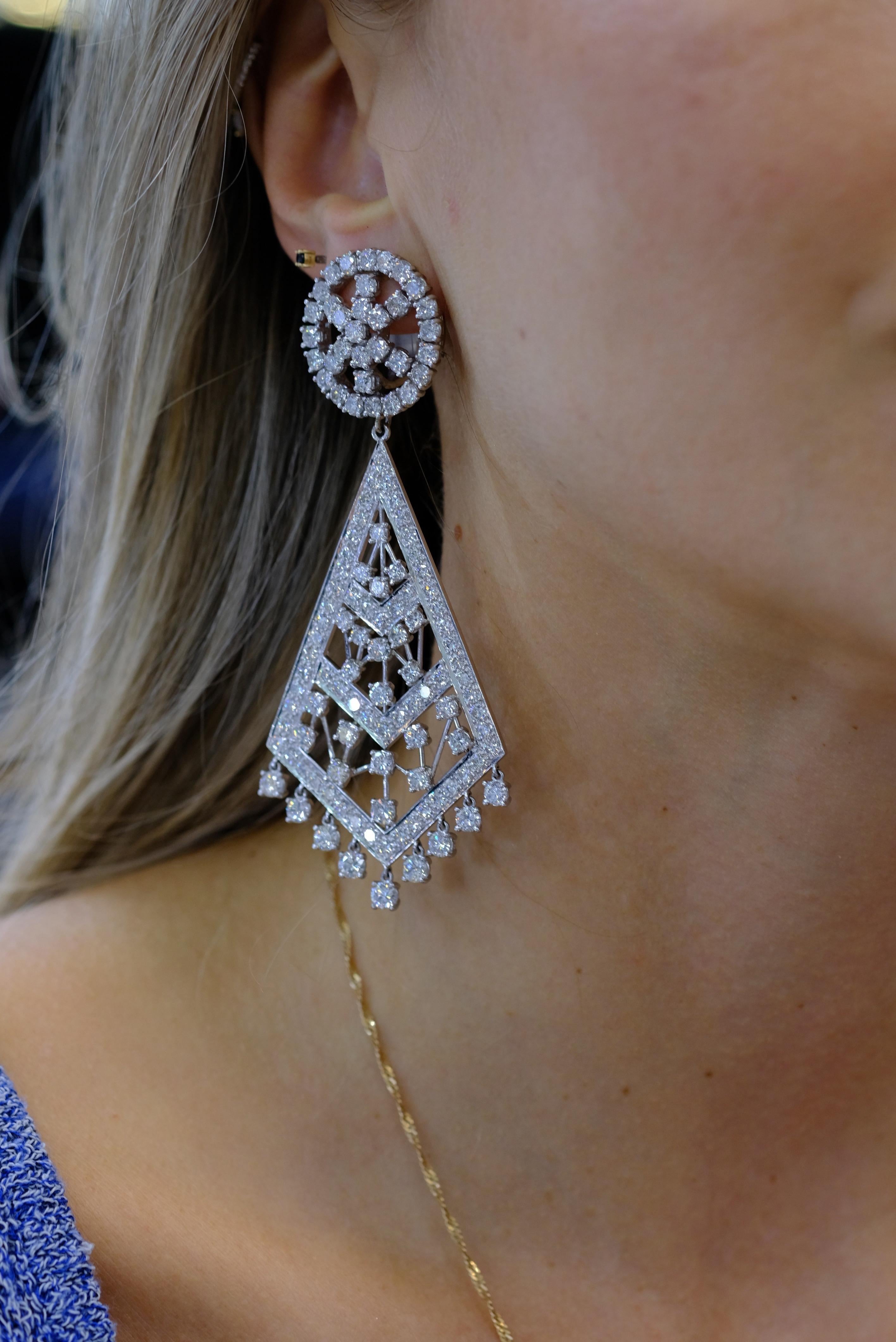 David Webb, boucles d'oreilles chandelier en platine et diamants 36 carats Pour femmes en vente