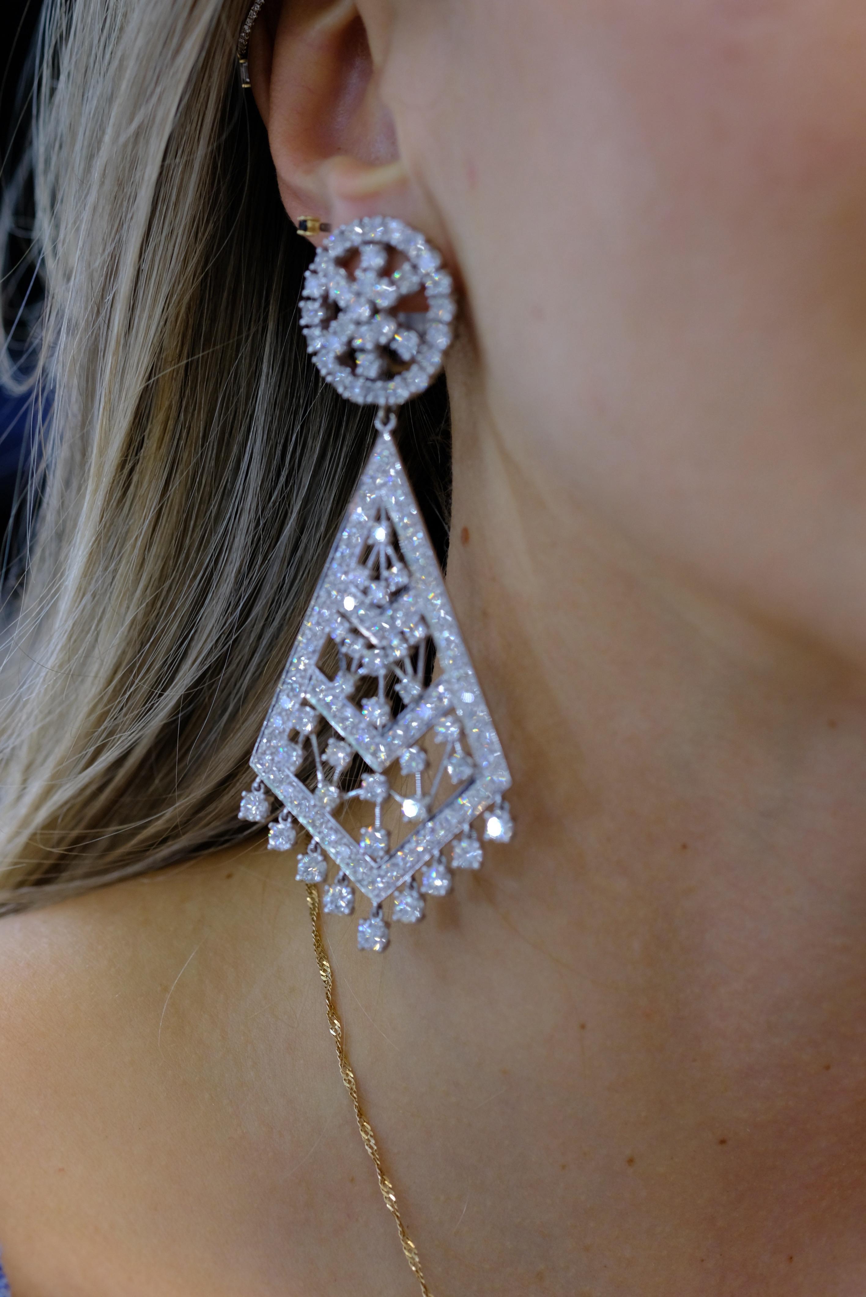 David Webb, boucles d'oreilles chandelier en platine et diamants 36 carats en vente 3