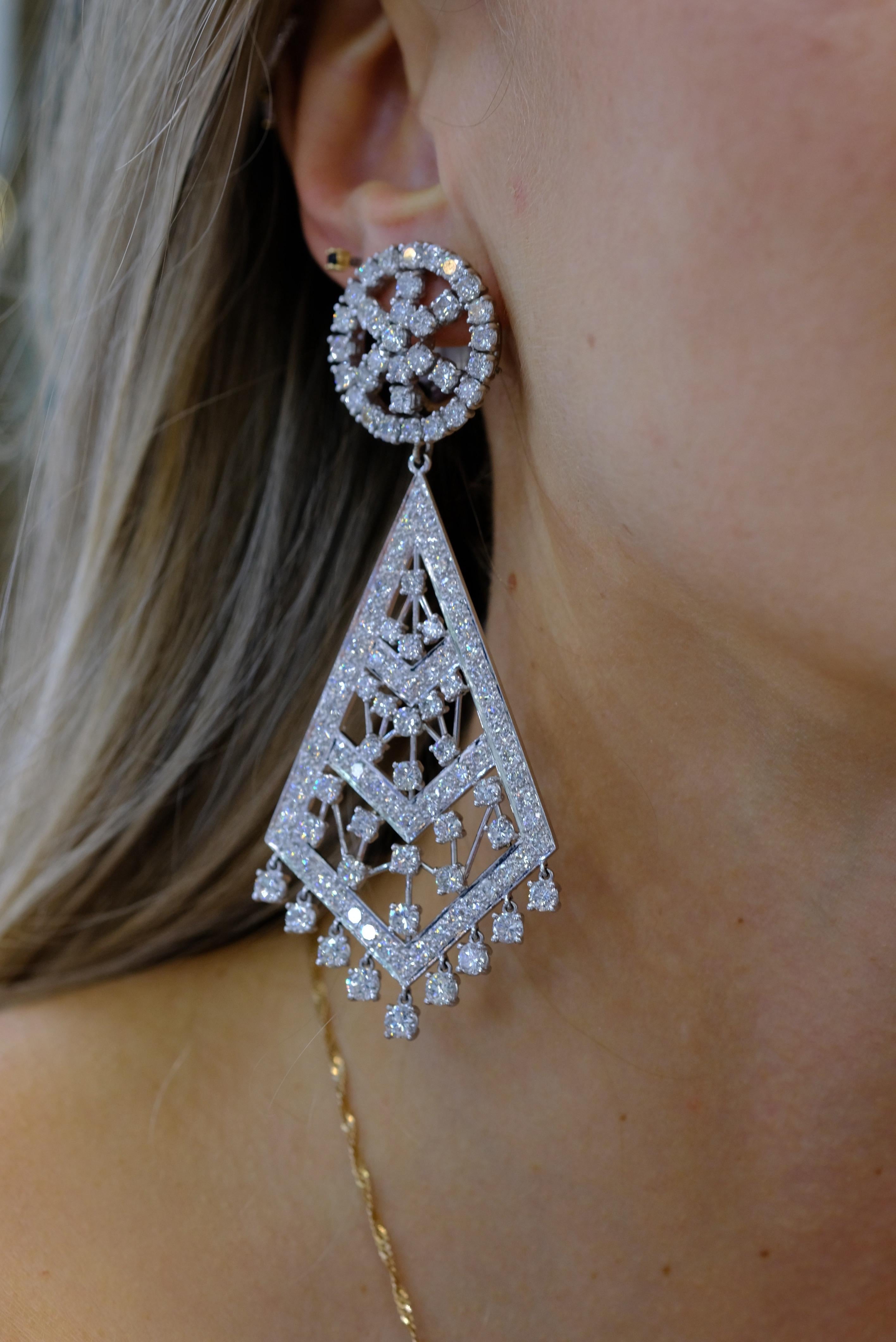 David Webb, boucles d'oreilles chandelier en platine et diamants 36 carats en vente 2