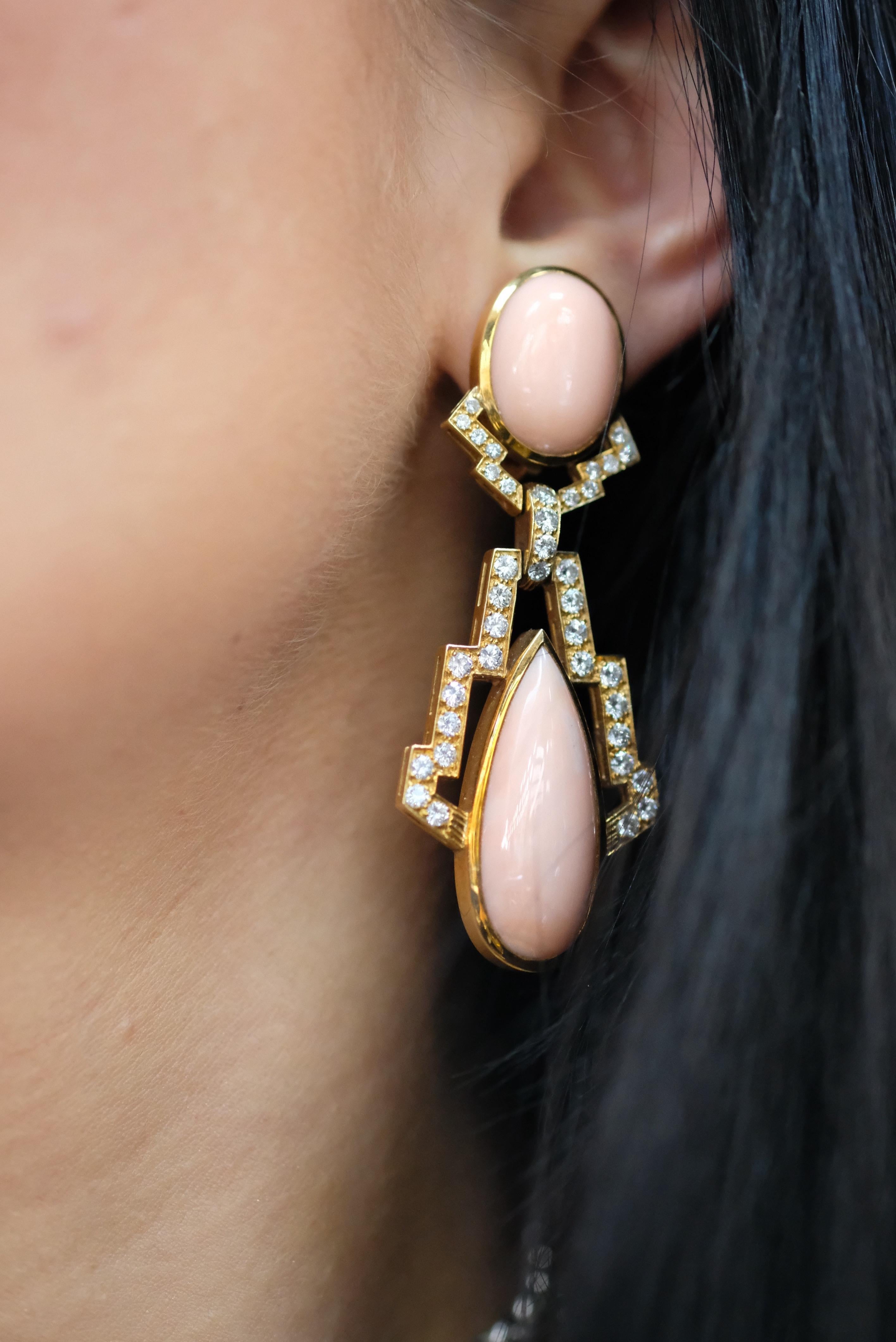 Pendientes Aldaba de Coral Cabujón David Webb de oro amarillo de 18 quilates en venta 2