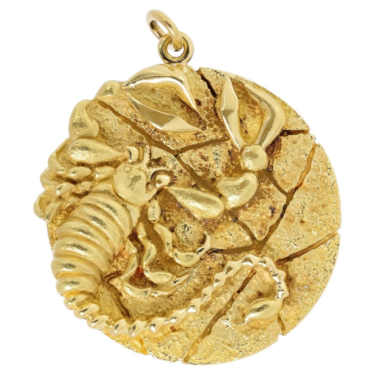 Pendentif Tiffany & Co. « Scorpio Zodiac » des années 1970, en or jaune 18 carats, fabriqué en Italie