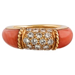 Bague Van Cleef & Arpels en or jaune 18 carats, sertie de diamants des Philippines et de corail
