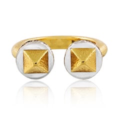 Bague « Bastille » en or 18 carats, platine martelé et diamants, signée David Webb