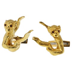 Boutons de manchette David Webb en or jaune 18 carats avec des yeux en rubis