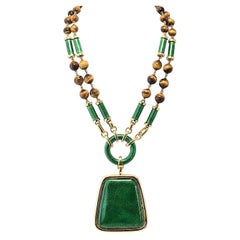 Collana lunga tipo sautoir David Webb in oro giallo 18 carati con occhio di tigre e smalto verde