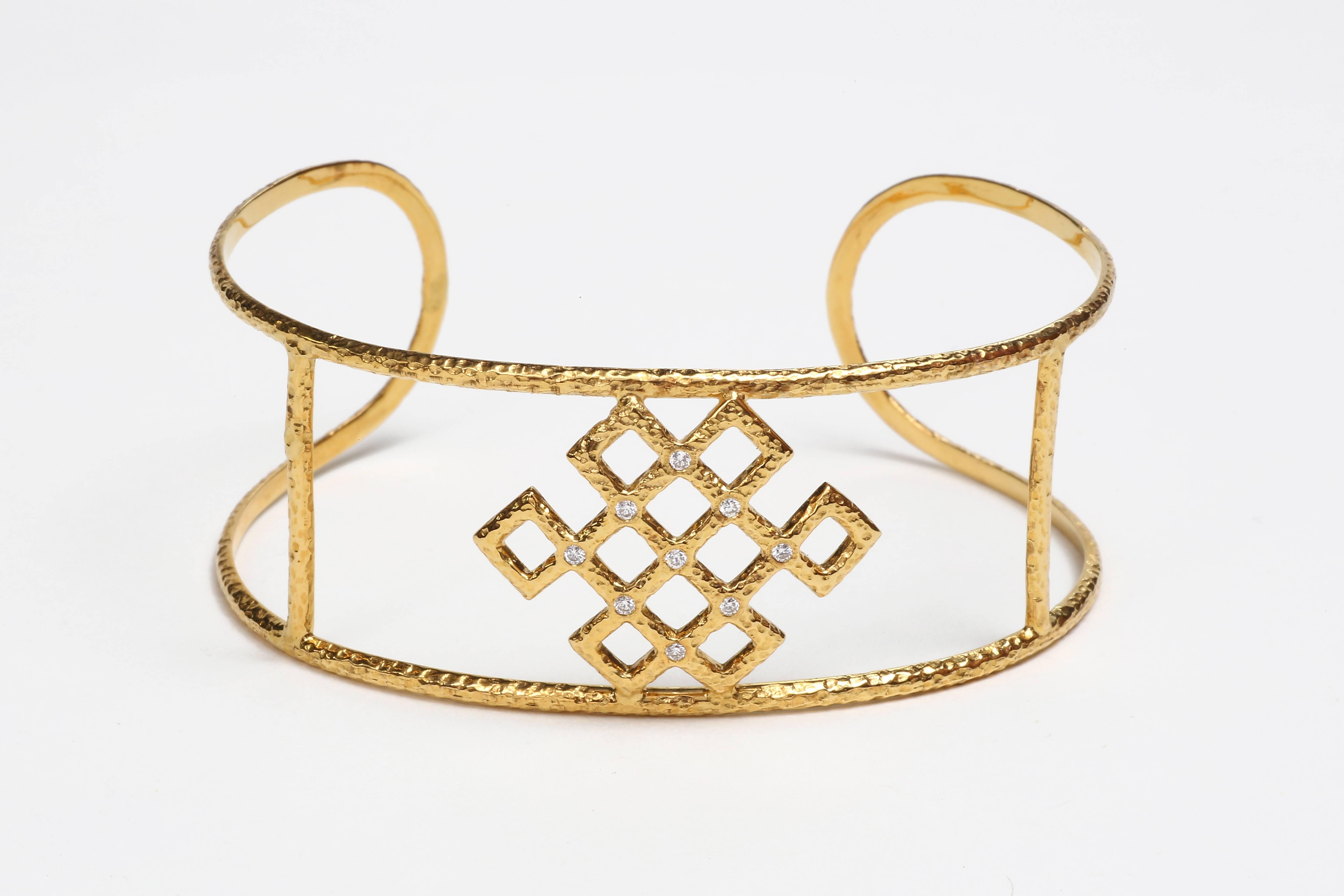 Contemporary Chinoiserie Endless Knot Cuff, Hand-Hammered Solid 18 Karat Gold and Diamonds For Sale