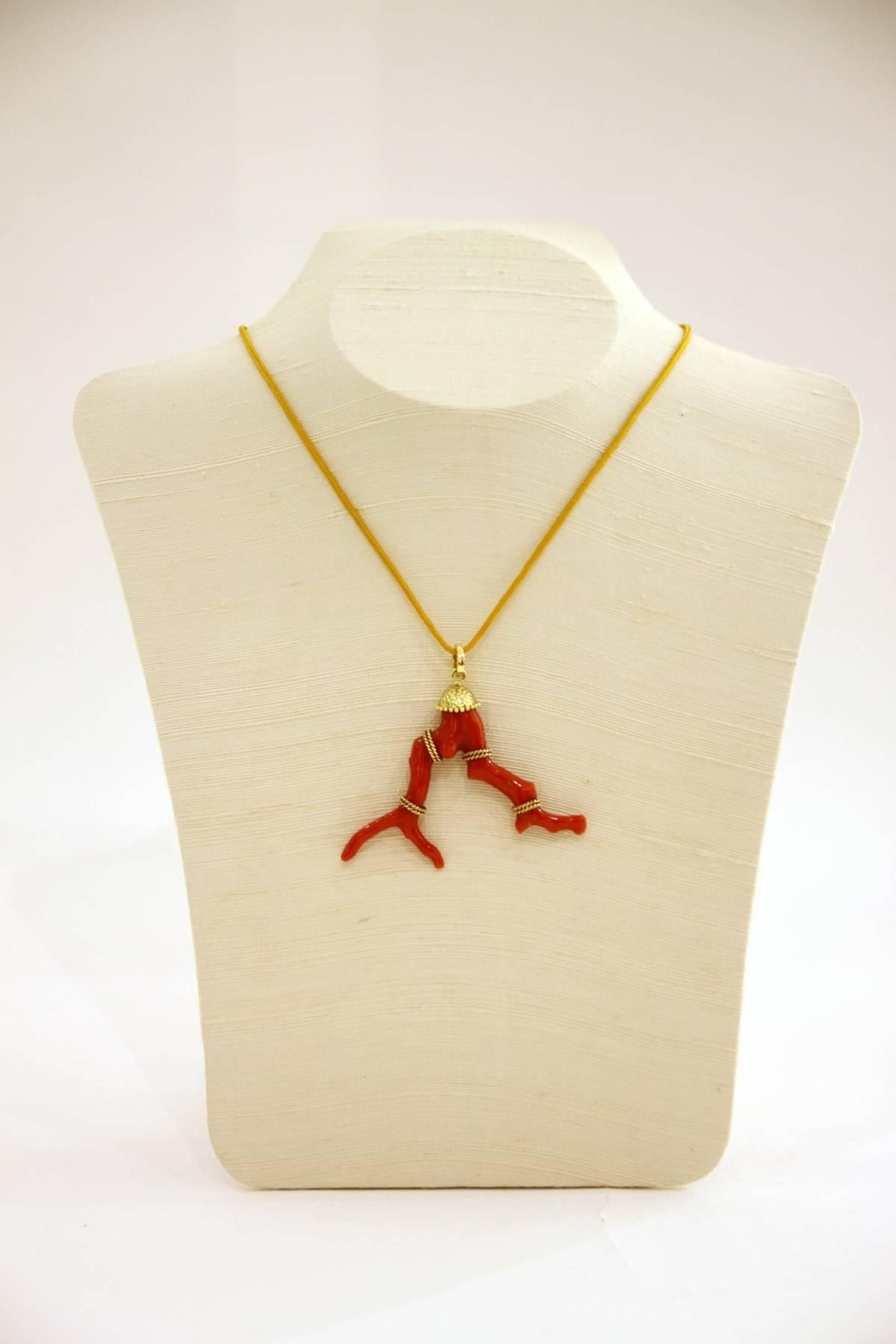 A handcrafted Sardinian branch coral pendant decorated with hand-hammered 18 karat gold, 2 7/16”W x 2"H (6.5 cm W x 5cm H) & with loose opening clasp

A beautiful example of a classic coral branch pendant, the arms wrapped in 18K twisted