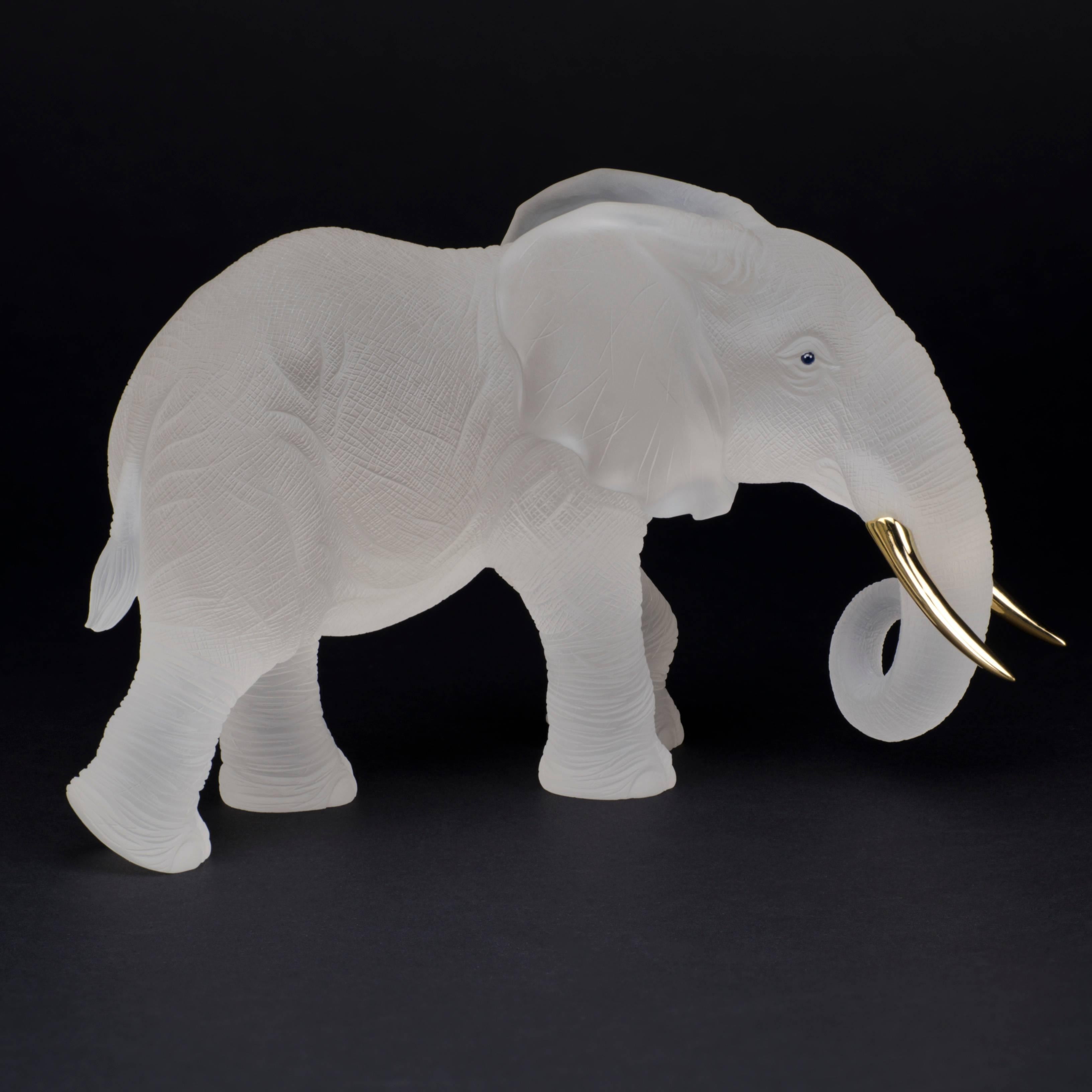 Rockcrystal Elephant with 18 Carat Yellow Gold Tusks For Sale 3