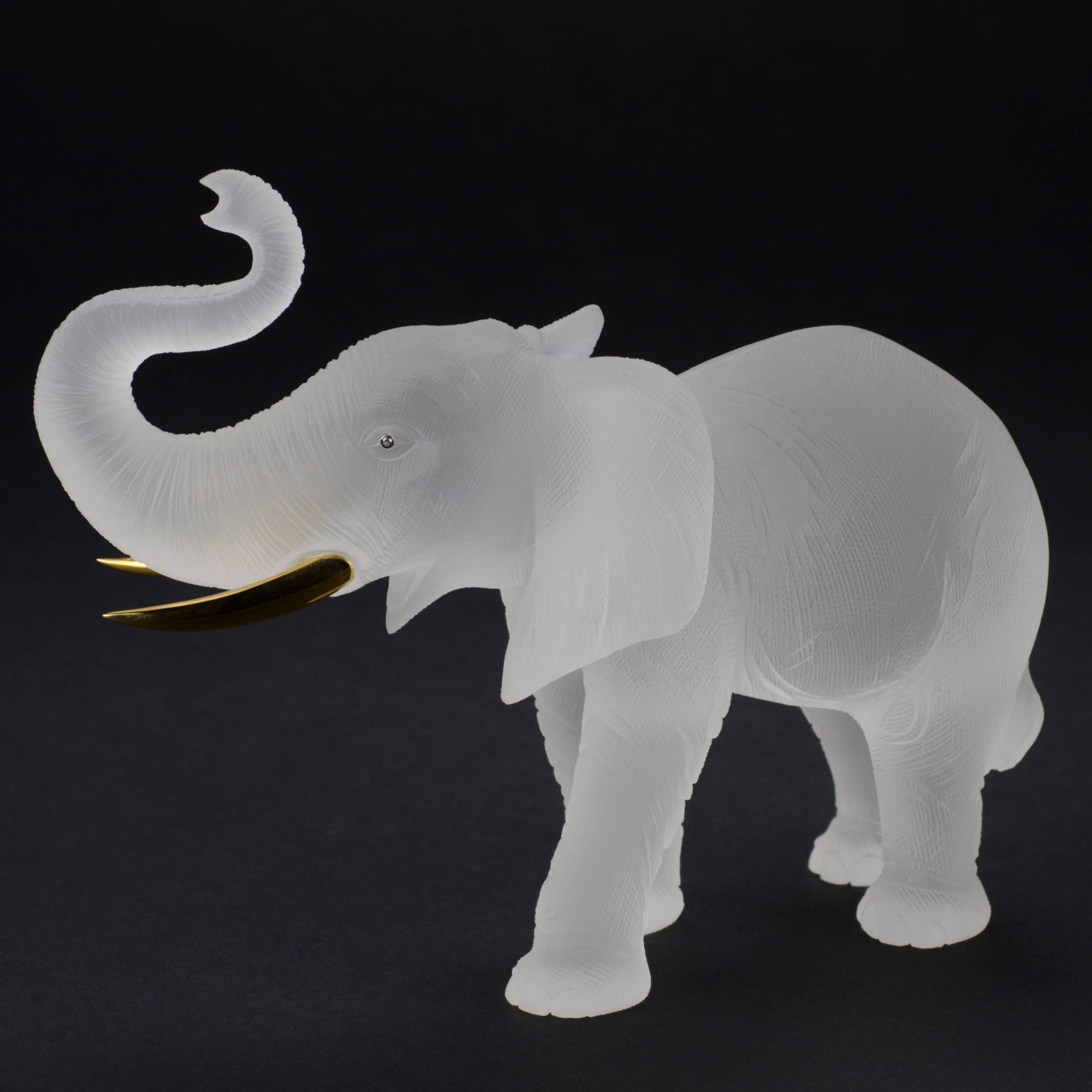 Rockcrystal Elephant with 18 Carat Yellow Gold Tusks In Excellent Condition For Sale In Idar-Oberstein, DE