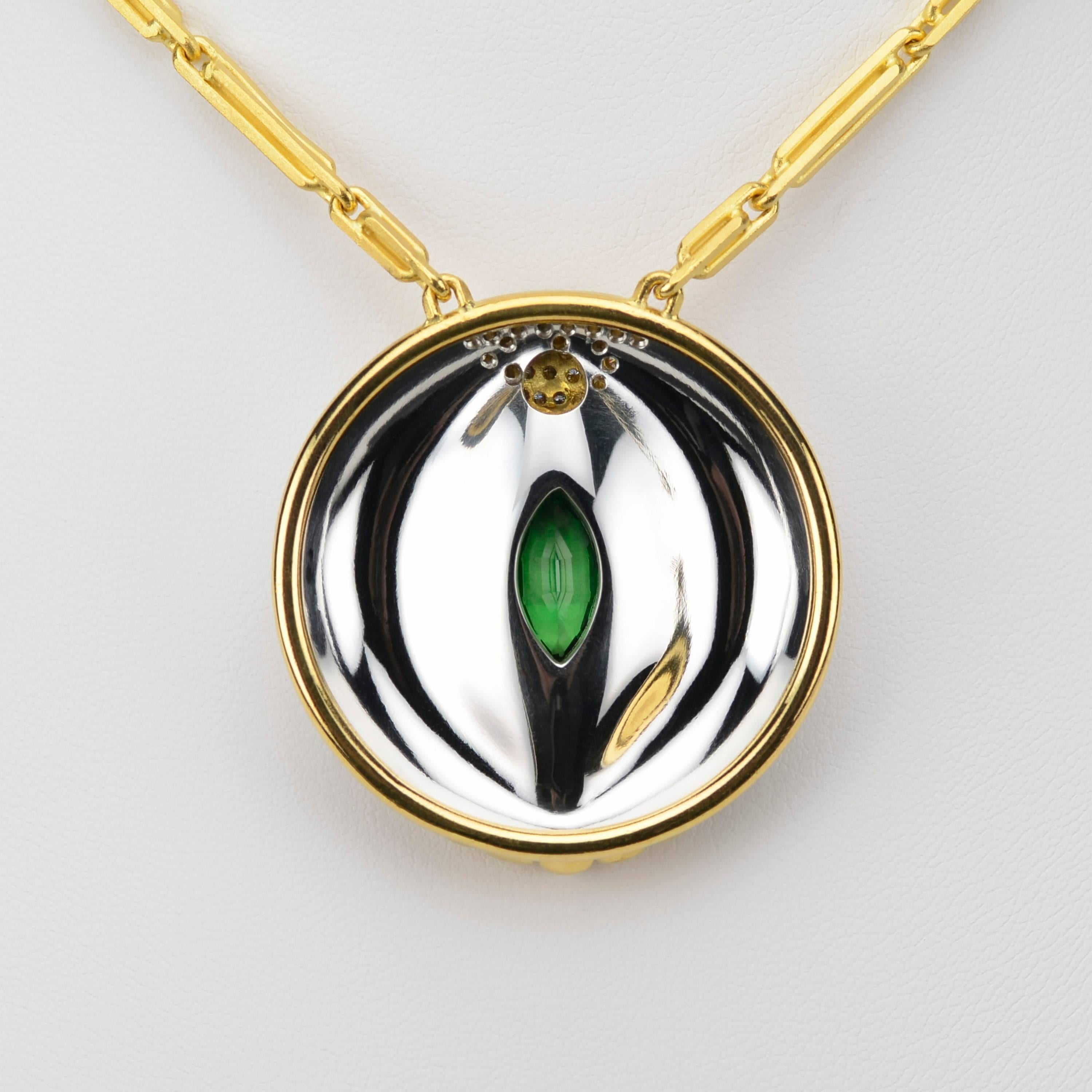An exceptional entirely hand built choker style pendant reflecting the clean lines of late Modernism.
This striking vintage piece was created by Henn in the Nineties using solid gold inlaid into platinum with an exceptional 2.00ct Kenyan tsavorite