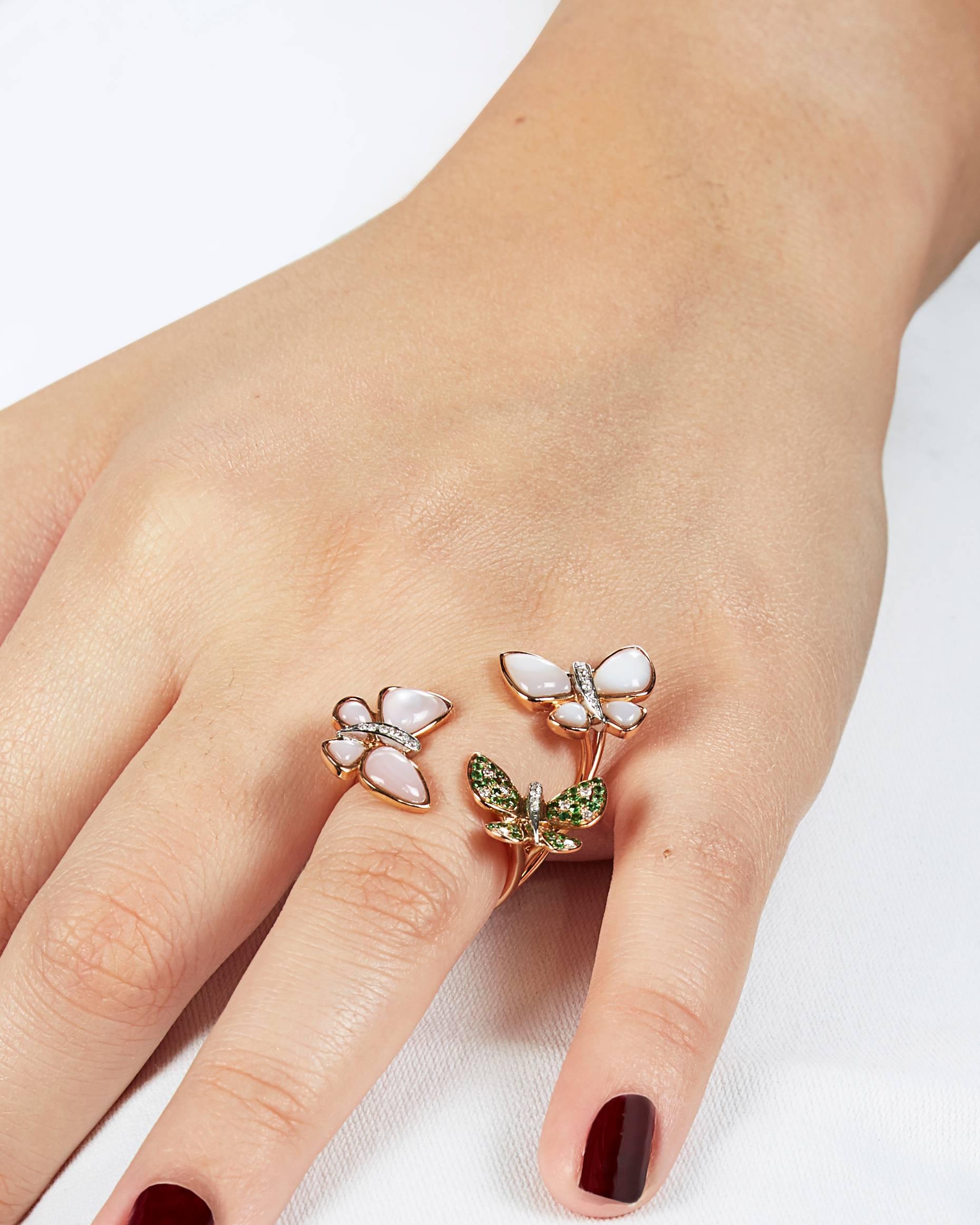 Contemporary SAM.SAAB Butterfly Motif Yellow Gold Ring and Diamonds For Sale
