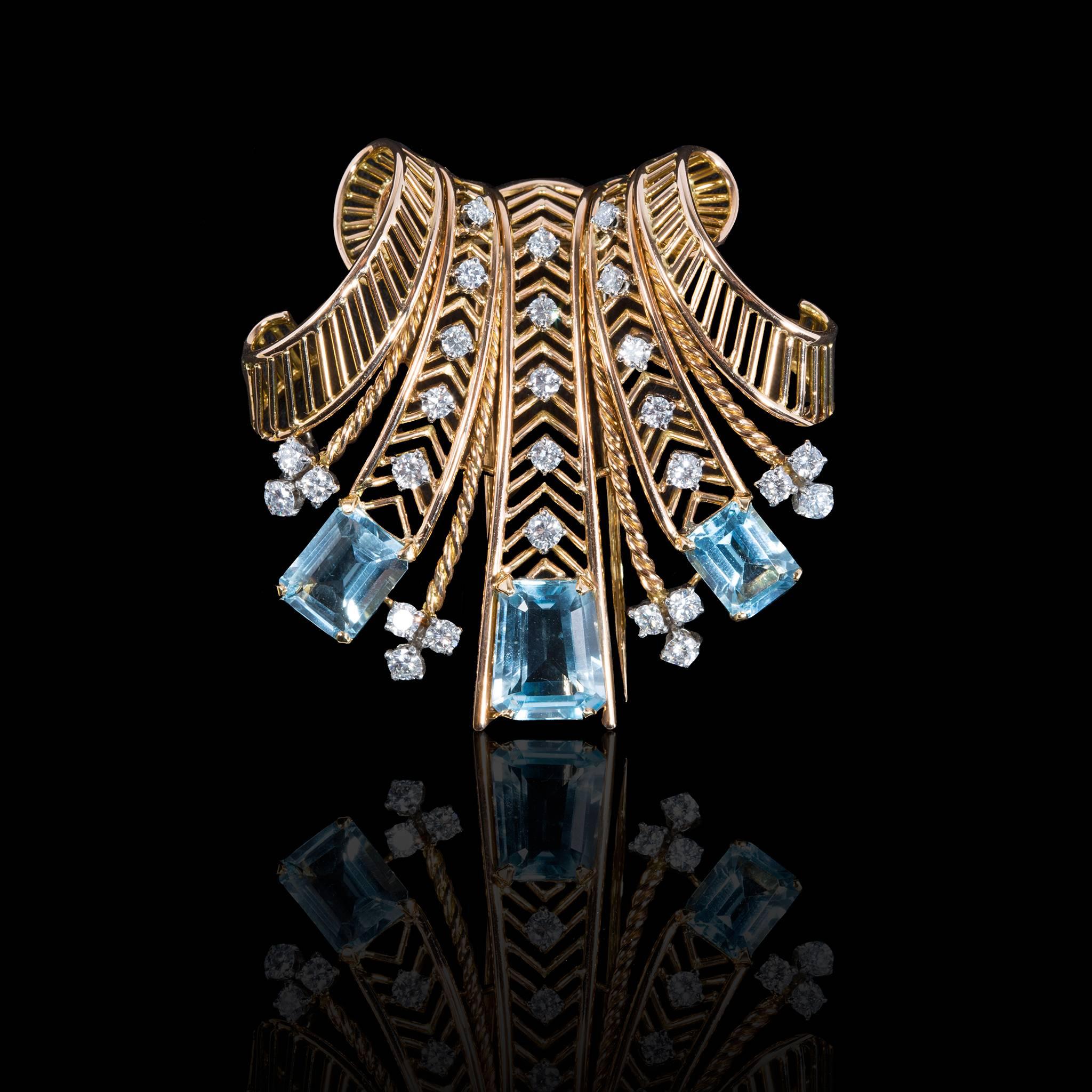 Boucheron 1940s topaz, diamond,platinum and 18 carats yellow gold Pendant-brooch.
Topaz :3 Emeralds-cut blue topazs
Diamonds: 27 diamonds .
-BOUCHERON is a French jeweler since 1858 ,created by Frederic Boucheron. In 1893 Frederic Boucheron became