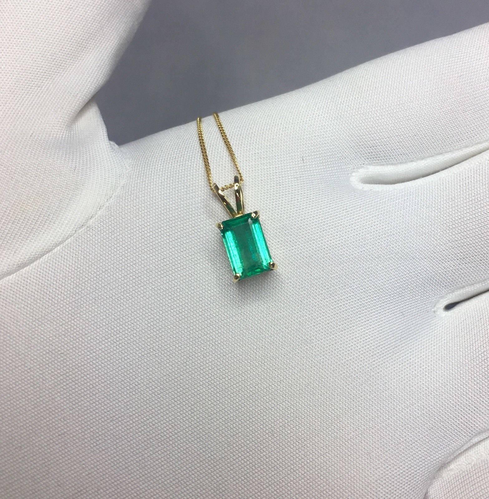 Women's 1.81 Carat Zambian Emerald Solitaire Pendant 18 Karat Gold IGI Certified