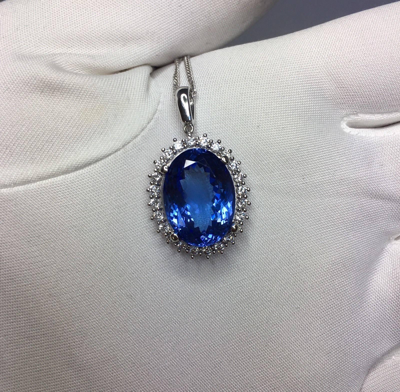 Stunning natural intense violet blue tanzanite and diamond pendant.


Huge centre tanzanite gem at 11.39ct

Excellent colour and clarity. Intense violet blue colour and practically flawless.  

Surrounded by 0.60ct of natural colourless diamonds.
