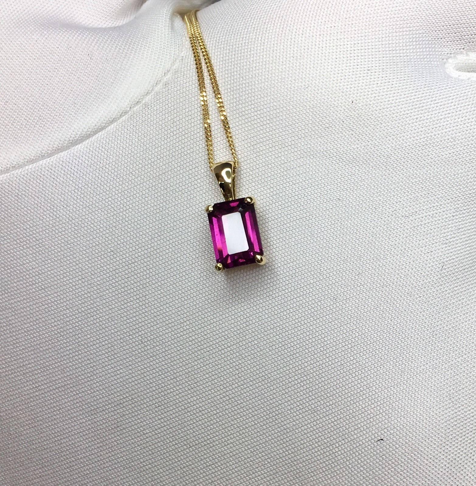 Beautiful natural 2.02ct rare neon purple Malawi garnet.

Set in a fine 18k gold solitaire pendant.


Fine investment/collectors piece. Obviously would also be wonderful to wear.


Malawi rhodolite garnets are a relatively new discovery in the gem