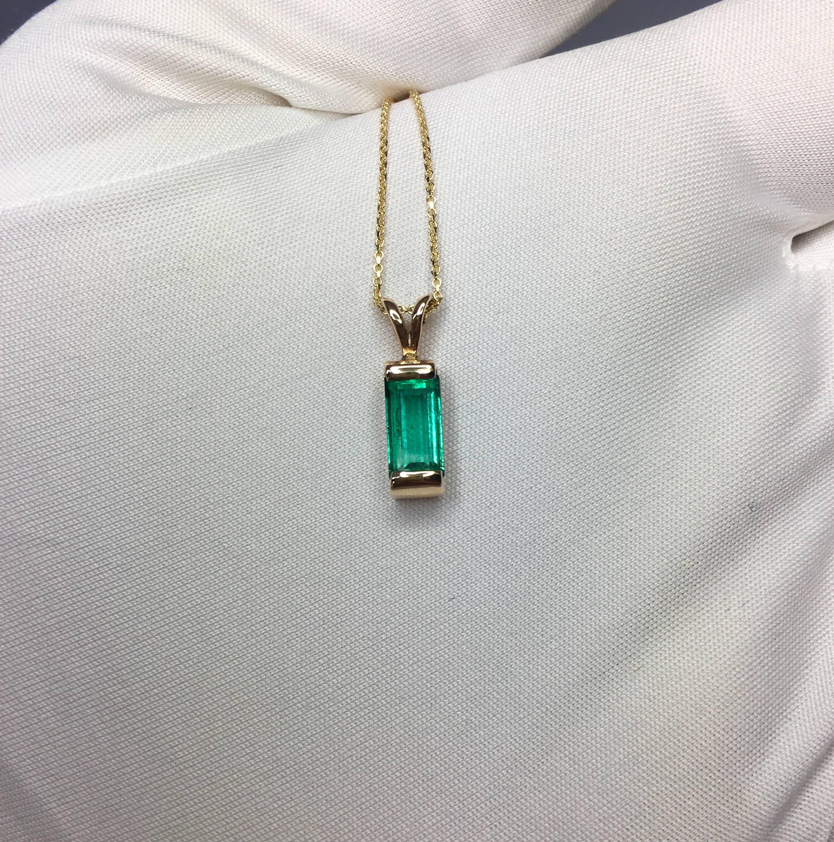 Women's or Men's IGI Certified 1.52 Carat Colombian Emerald Gold Solitaire Pendant