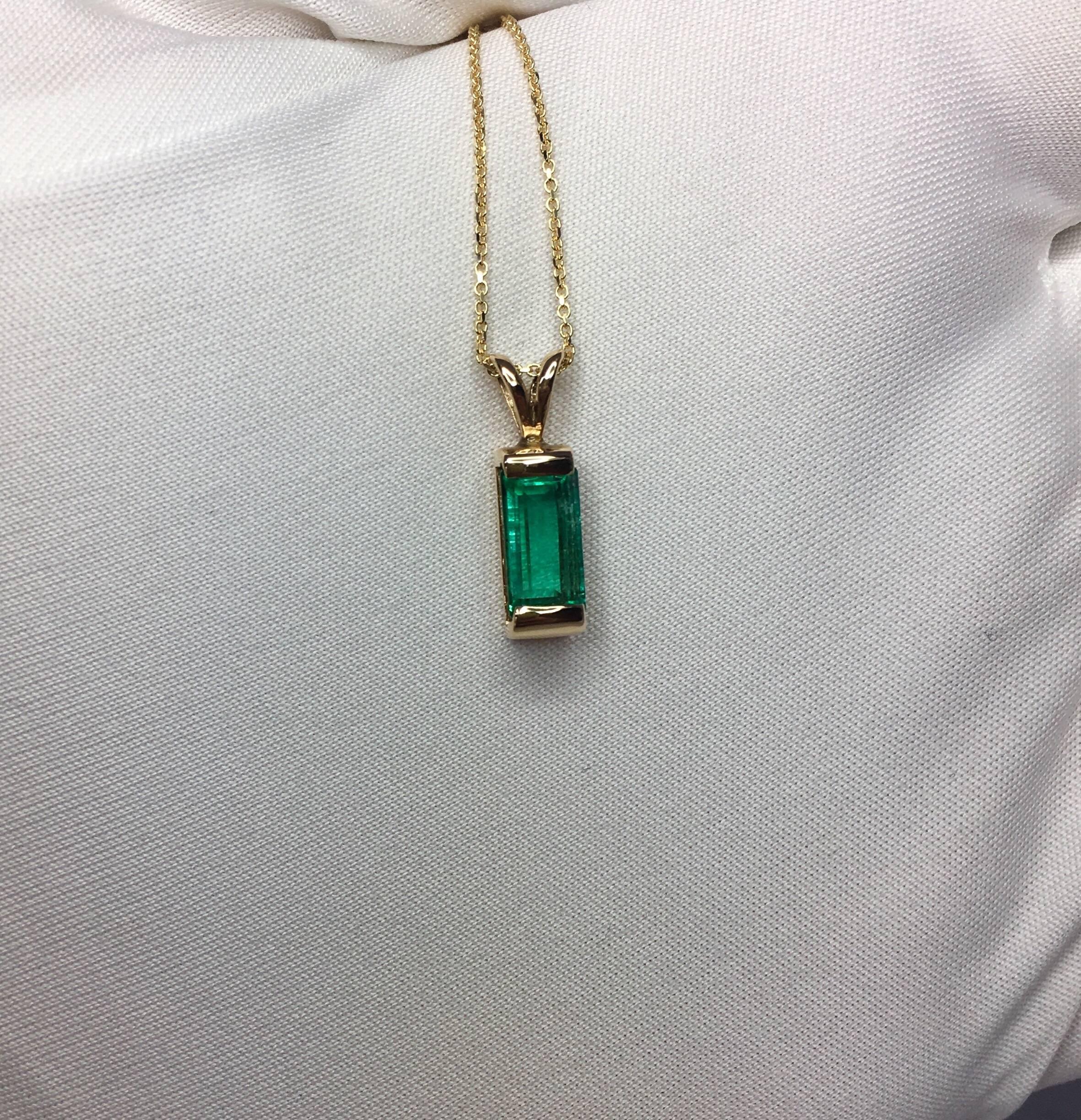 Fine natural vivid green Colombian emerald solitaire pendant.

1.52 carat stone with stunning vivid green colour and very good clarity. Obviously some inclusions as to be expected with natural emeralds, but a clean stone by emerald standards. Also
