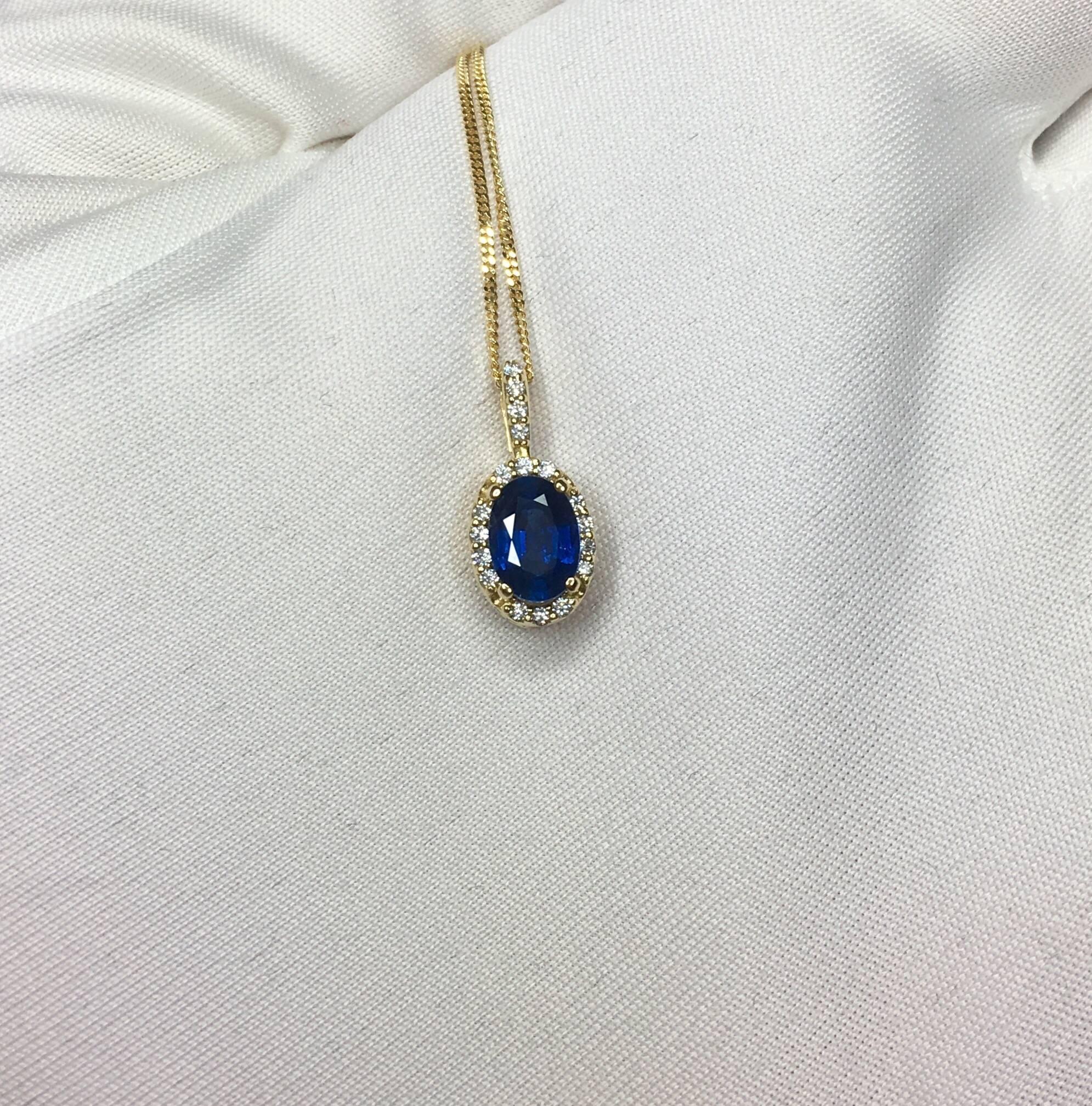 Women's or Men's Ceylon 1.00 Carat Blue Sapphire and Diamond 18 Karat Gold Cluster/Halo Pendant