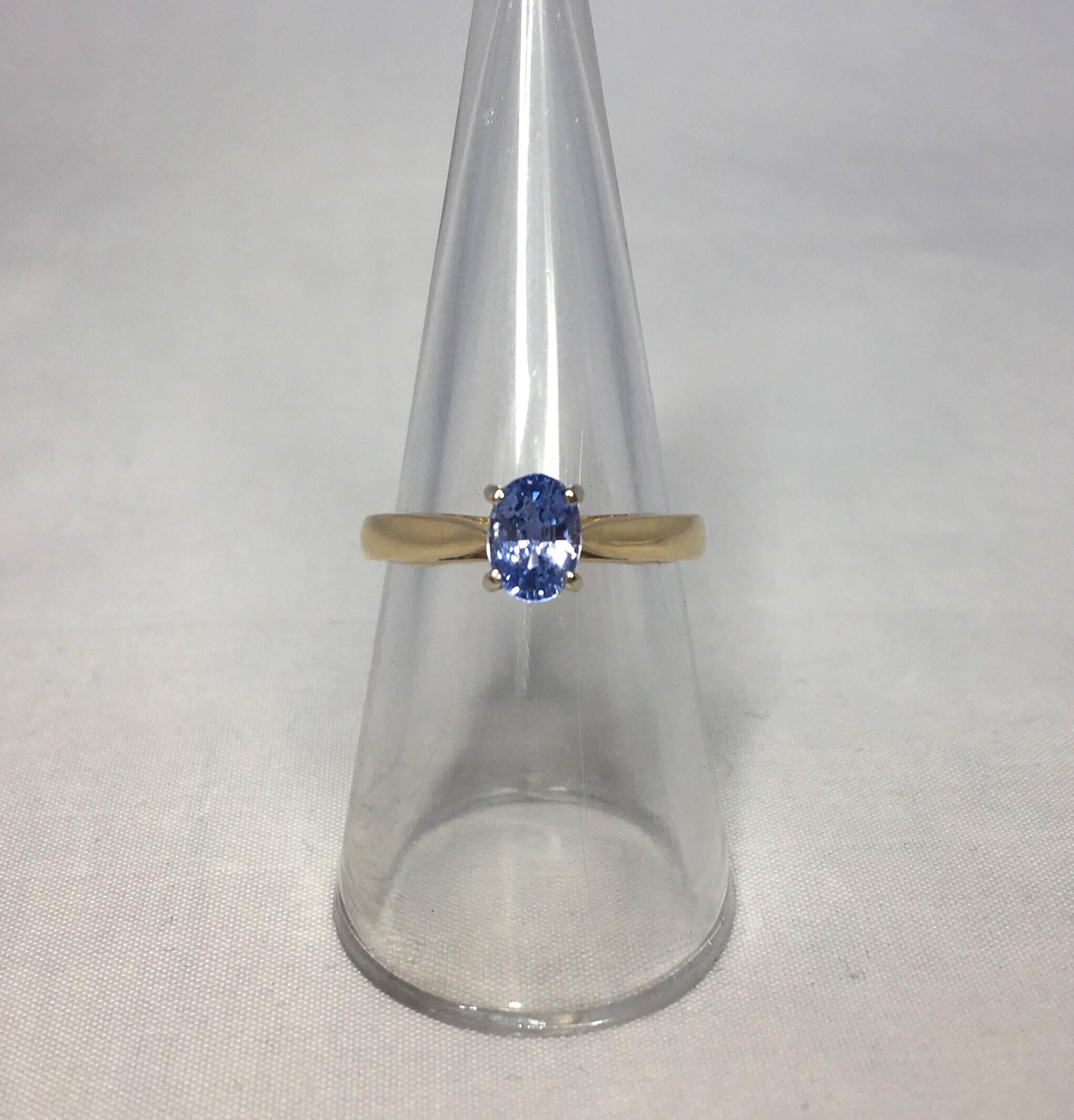 Women's or Men's Igi Certified 1.09 Carat Ceylon Light Blue Sapphire 18 Karat Gold Solitaire Ring