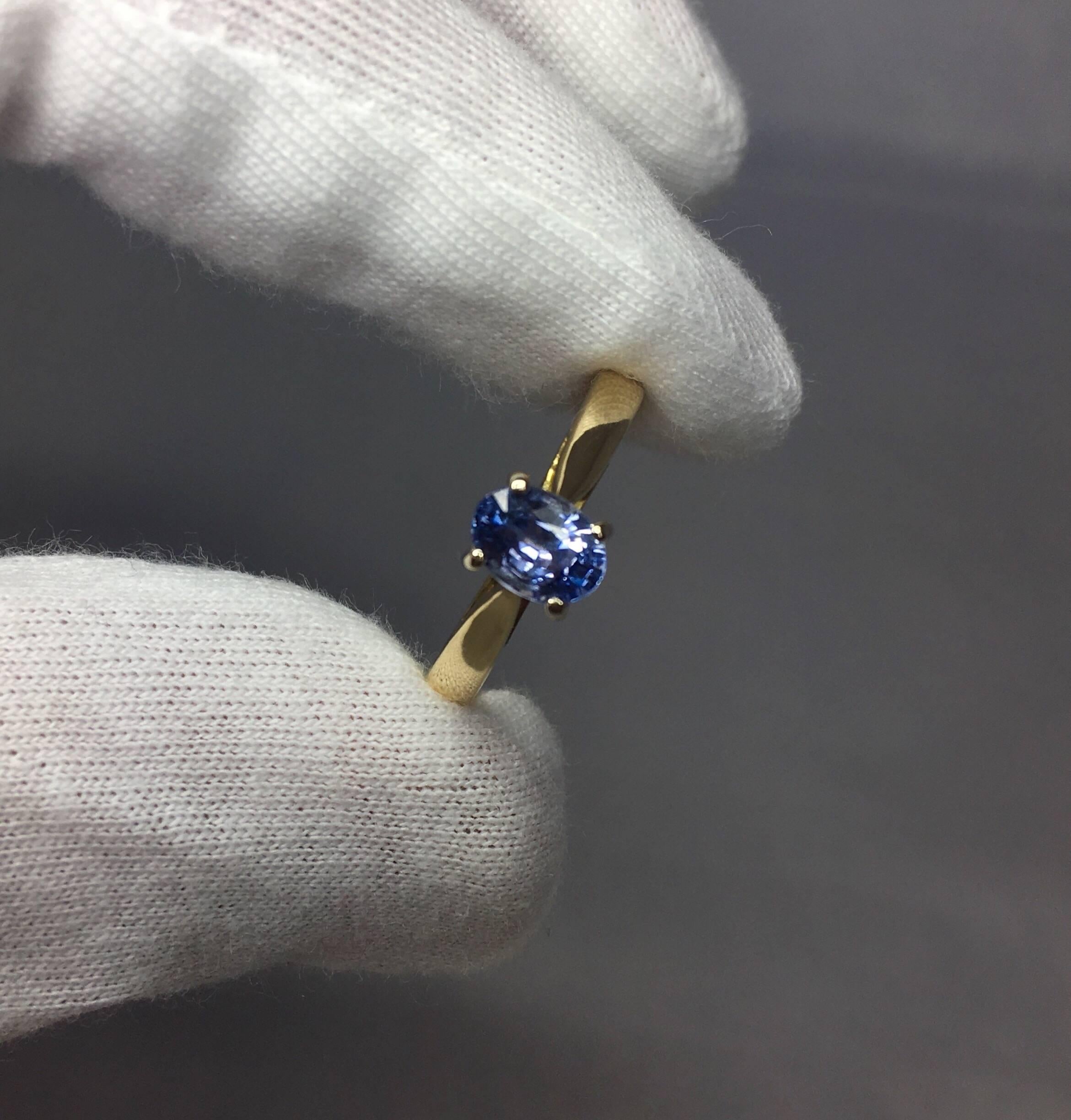 Oval Cut Igi Certified 1.09 Carat Ceylon Light Blue Sapphire 18 Karat Gold Solitaire Ring