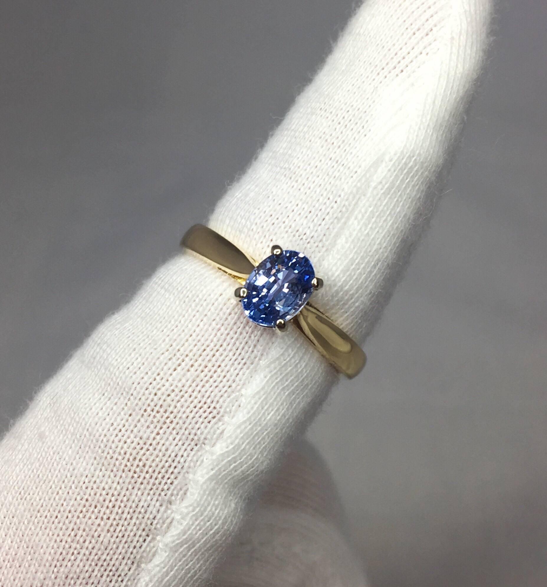 Igi Certified 1.09 Carat Ceylon Light Blue Sapphire 18 Karat Gold Solitaire Ring 3