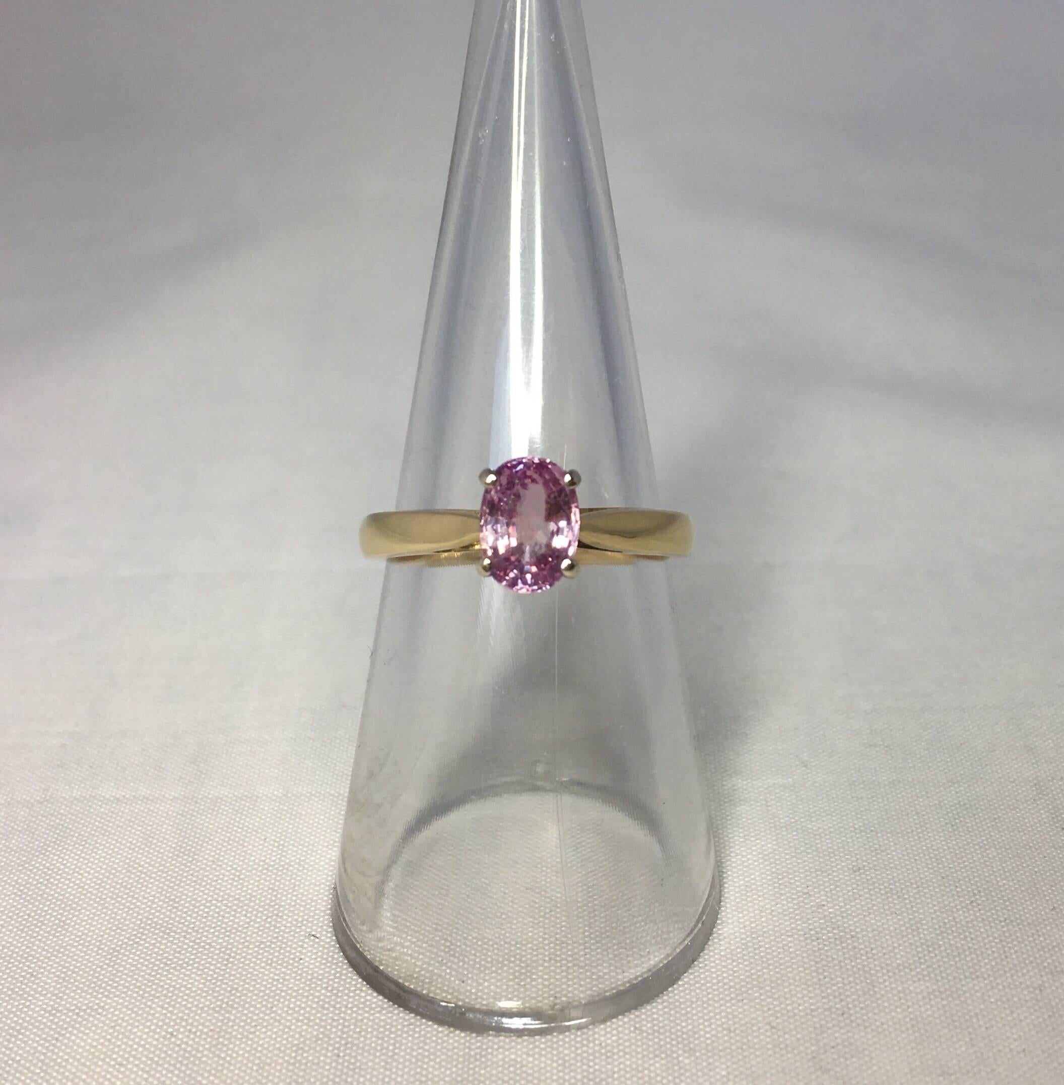 IGI Certified 1.37 Carat Purplish Pink Untreated Sapphire Gold Solitaire Ring 2