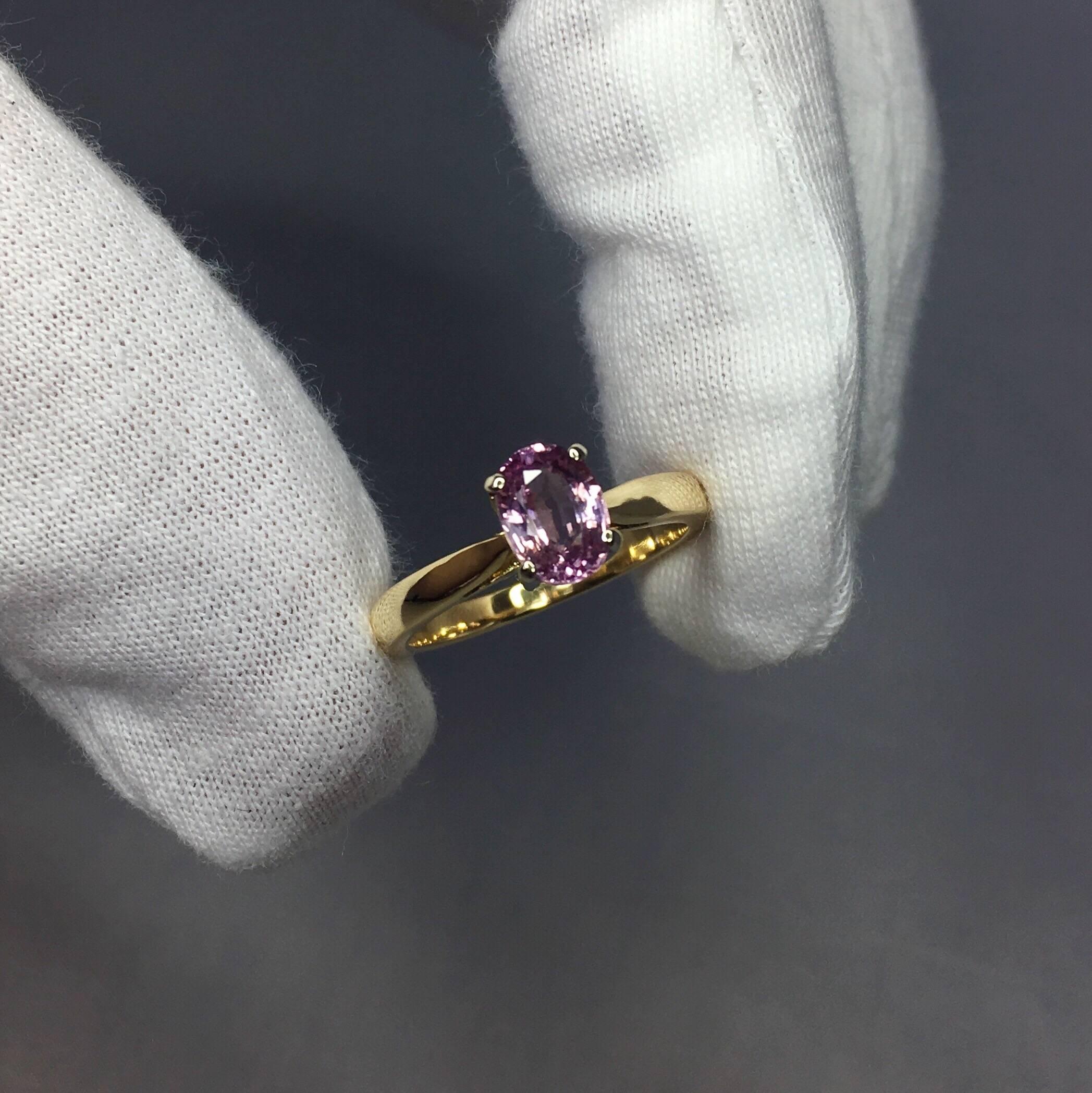 IGI Certified 1.37 Carat Purplish Pink Untreated Sapphire Gold Solitaire Ring 4