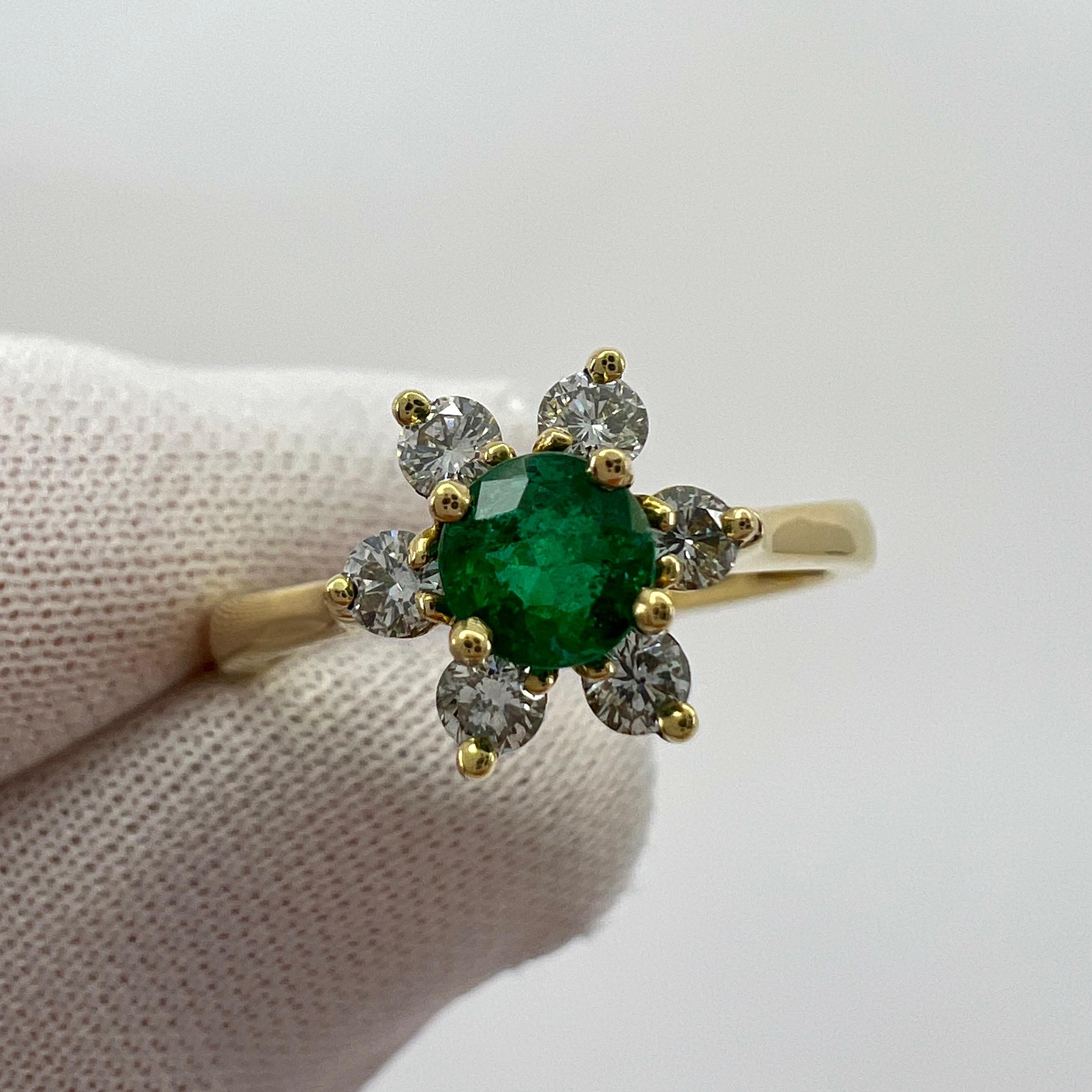 Weinlese Tiffany & Co. Rundschliff Smaragd und Diamant 18k Gold Cluster Blume Ring im Zustand „Hervorragend“ im Angebot in Birmingham, GB