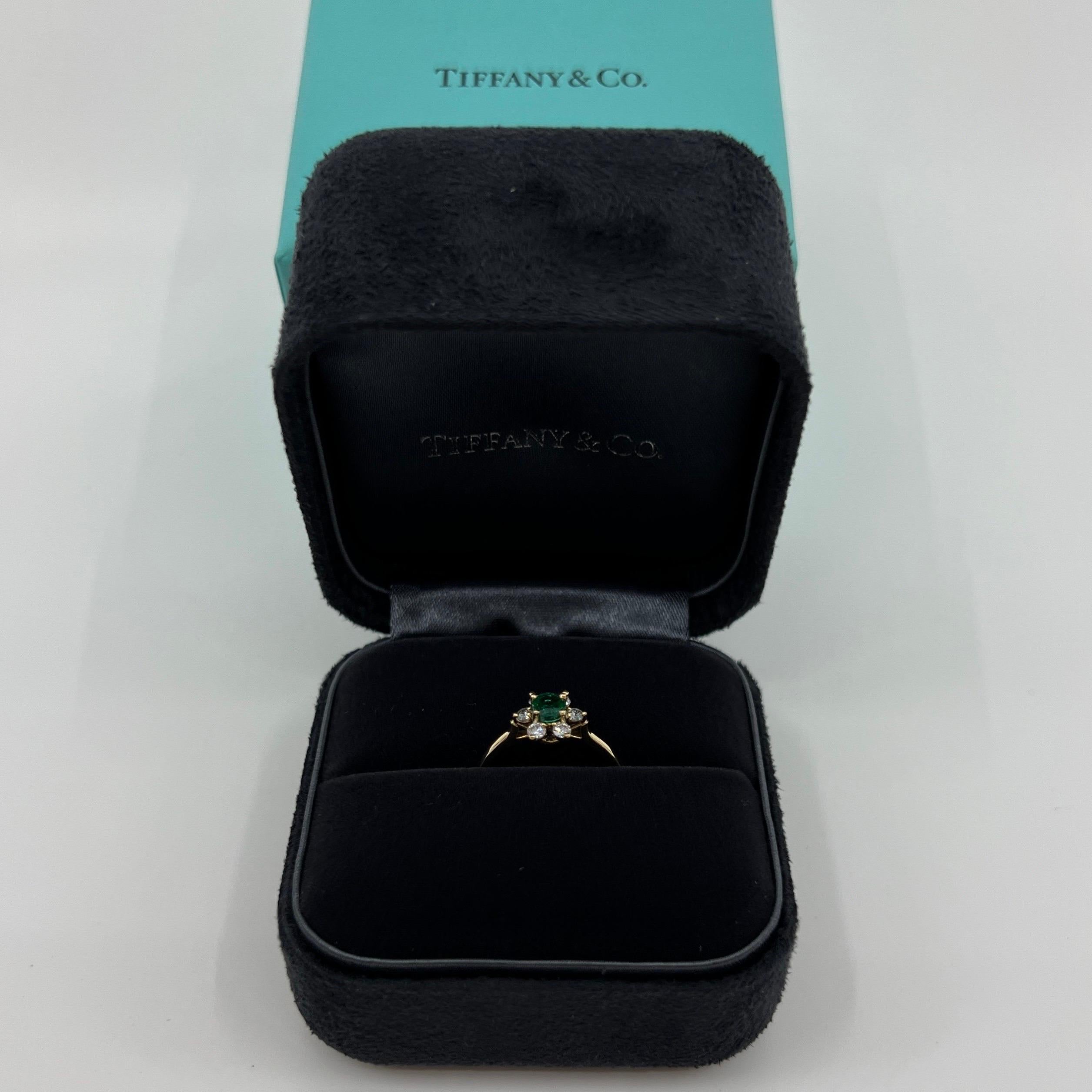 Weinlese Tiffany & Co. Rundschliff Smaragd und Diamant 18k Gold Cluster Blume Ring im Angebot 5