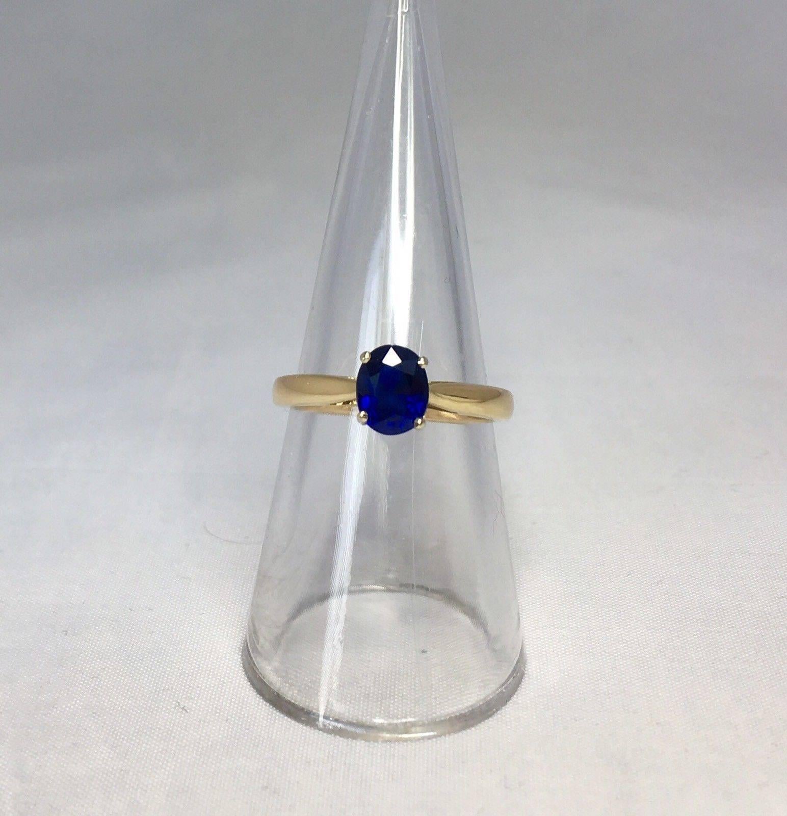 GIA Certified 1.31 Carat Untreated Blue Sapphire Solitaire Ring, 18 Karat Gold In New Condition In Birmingham, GB