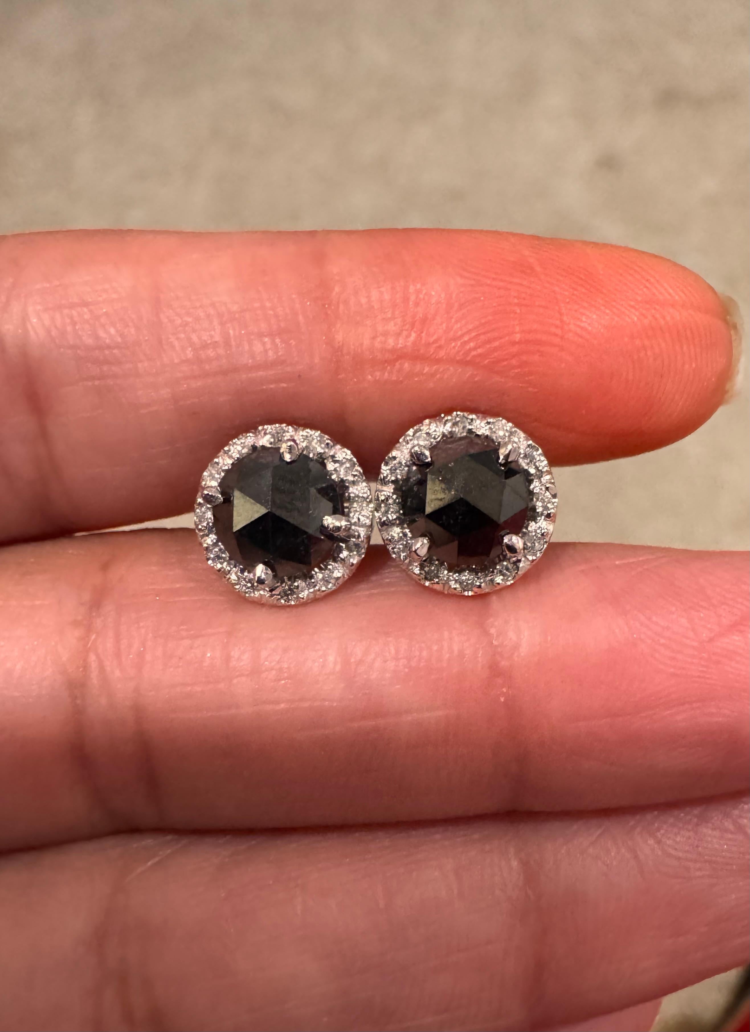 Orecchini con diamante nero da 2,09 carati in oro bianco 14 carati In condizioni Nuovo in vendita a Los Angeles, CA
