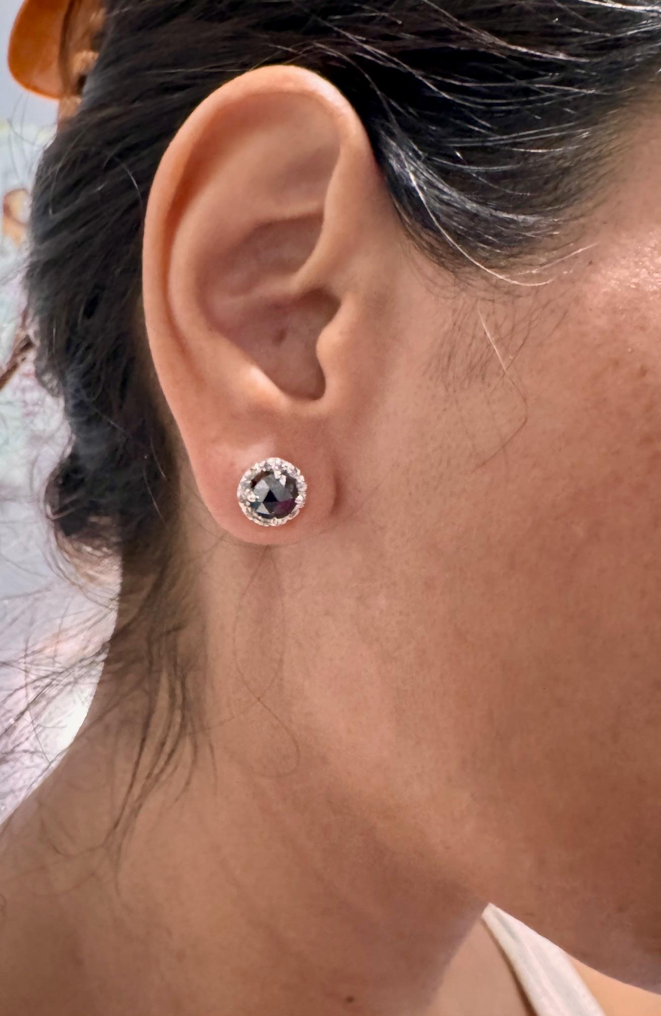 Orecchini con diamante nero da 2,09 carati in oro bianco 14 carati in vendita 4